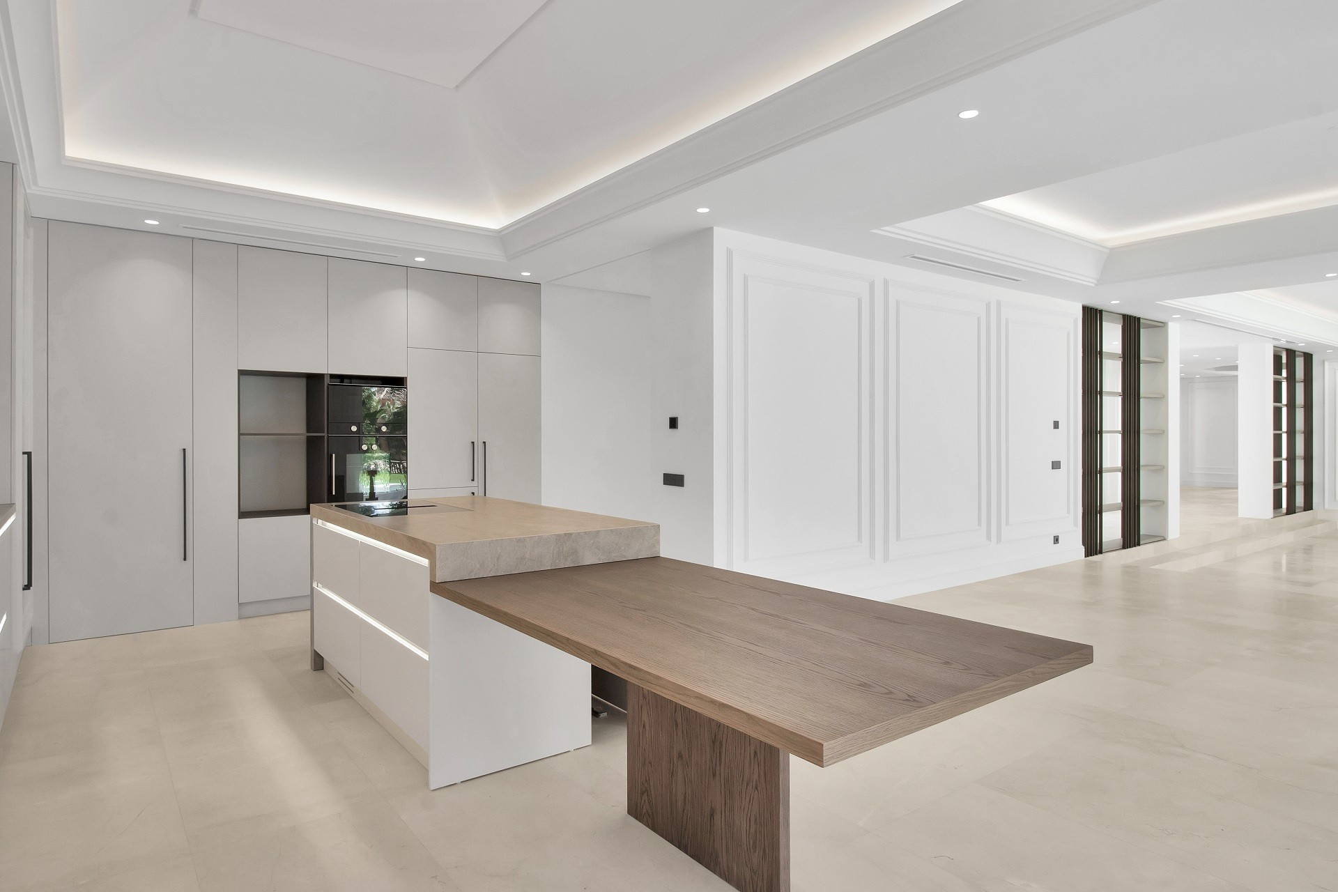Villa for sale in Marbella Golden Mile, Costa del Sol