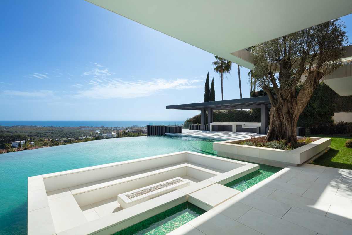 The most extraordinary luxury villa ever built in Los Flamingos Golf set on a large and elevated frontline golf plot, enjoying breathtaking views to the Mediterranean Sea and golf greens