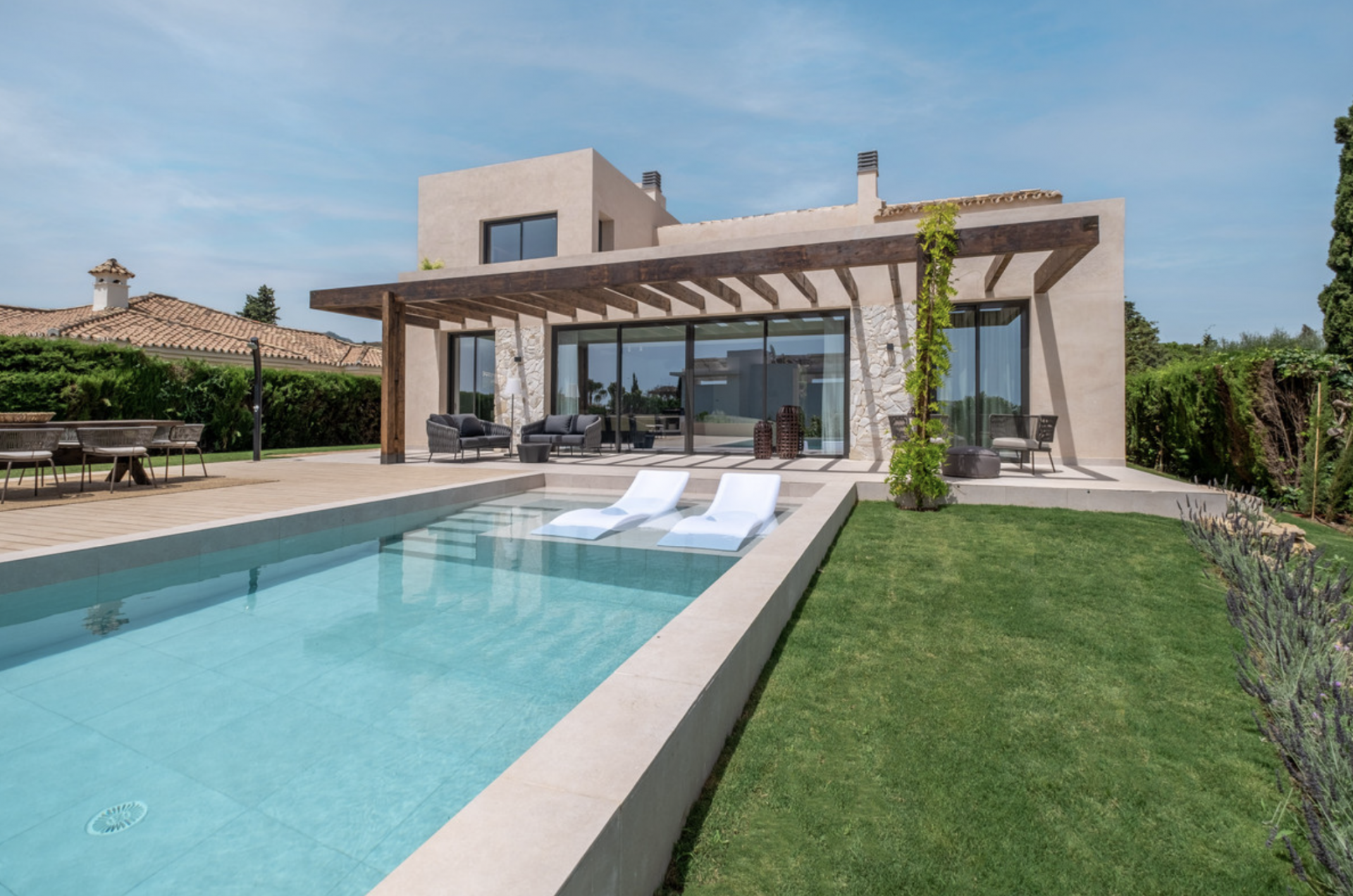 Hidden gem renovated to the highest standards in El Paraiso Alto next to a golf course and a short drive from Puerto Banus and the beach