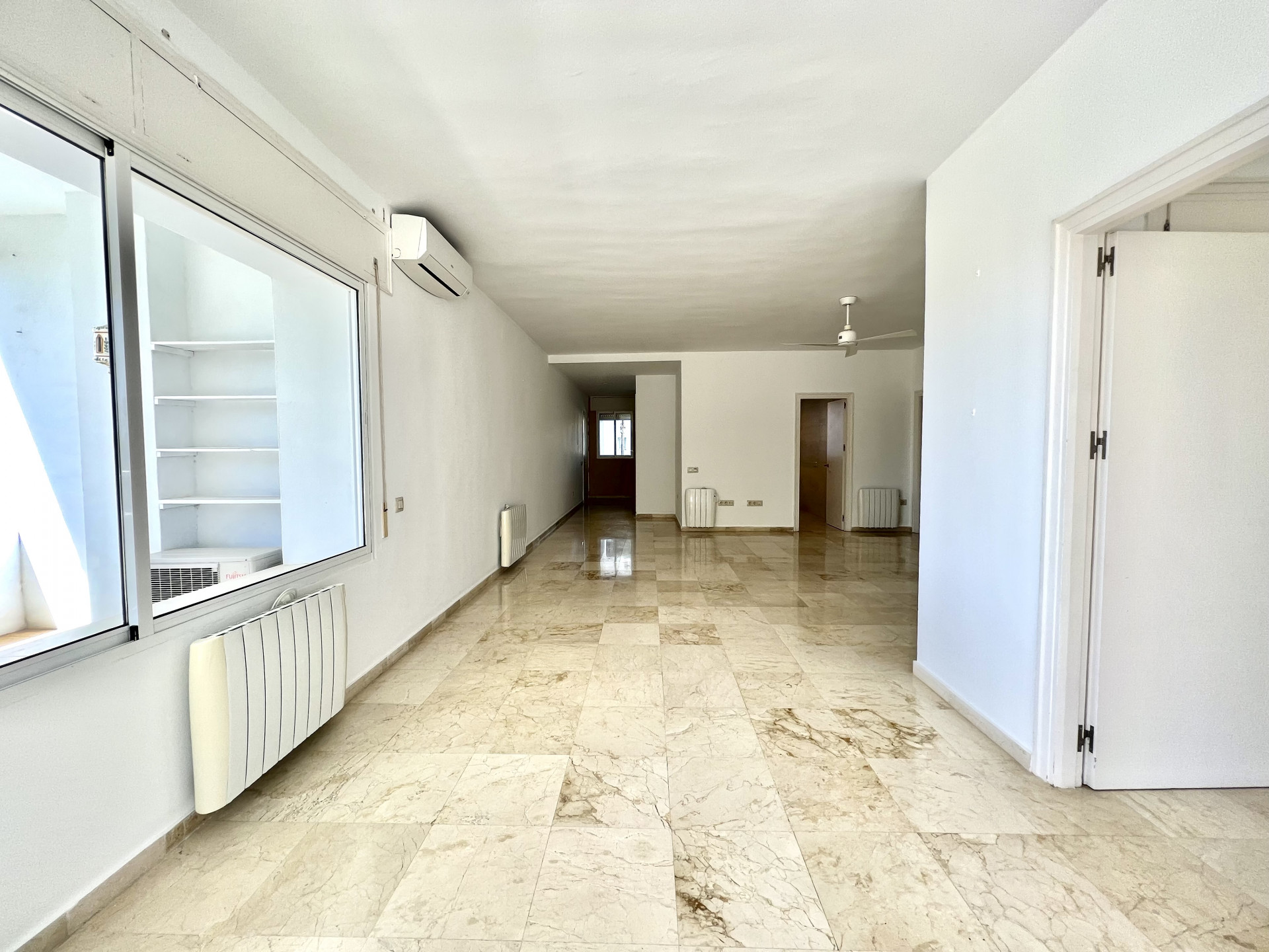 Very bright middle floor, front line golf corner apartment in Guadalmina Alta