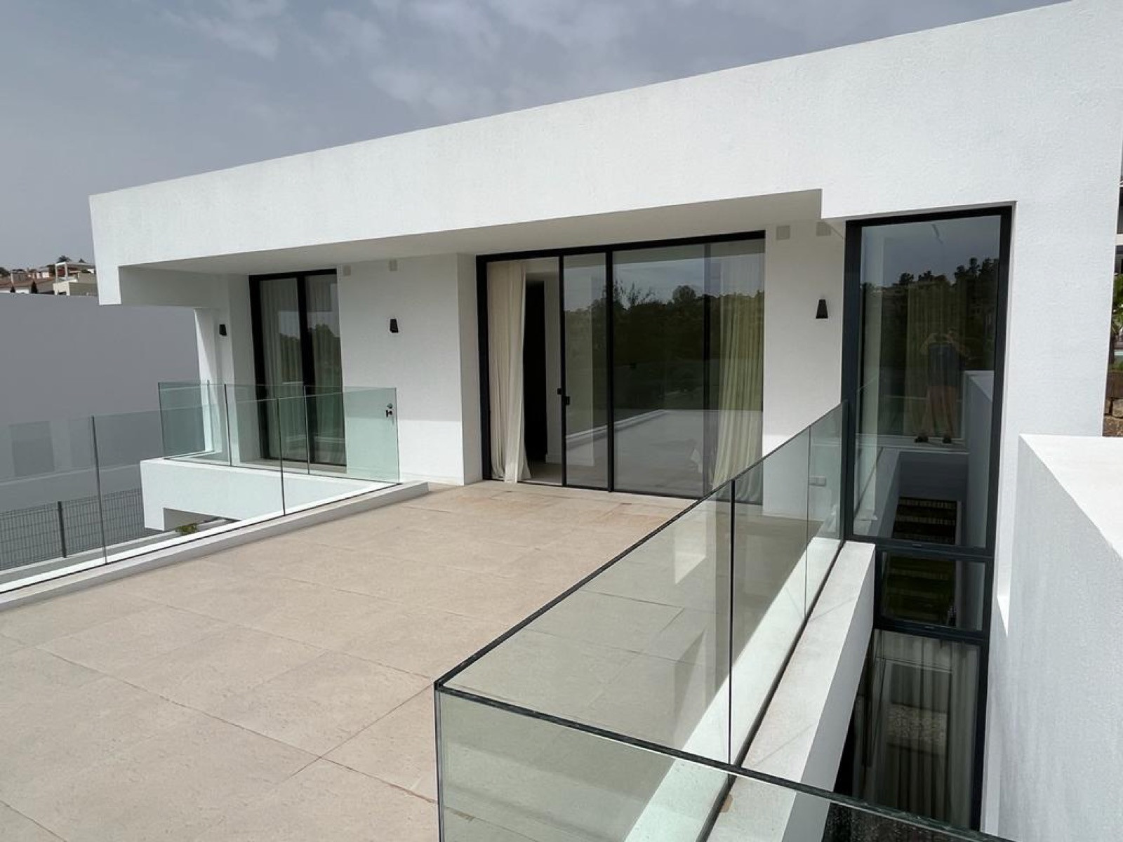 Magnificent contemporary style villa very well located on the first line of golf in El Campanario, Estepona