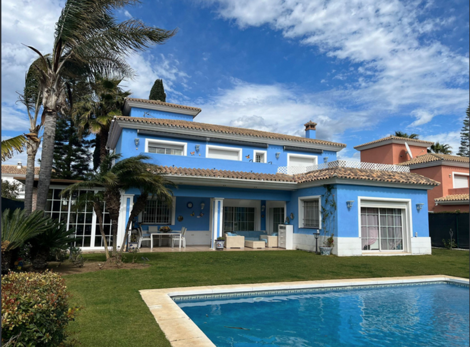 Magnificent villa with private tennis court in Casasola - Guadalmina Baja