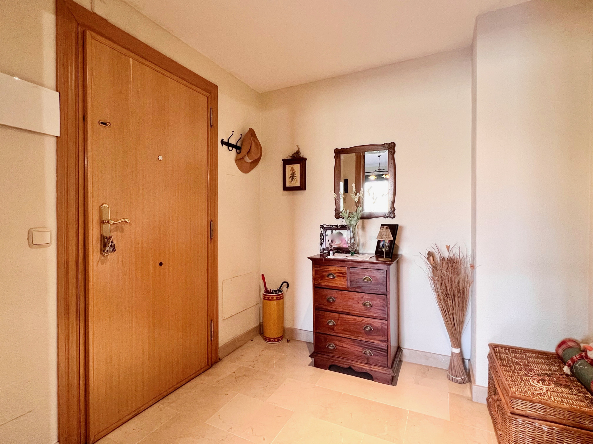 Great apartment in the heart of San Pedro Alcántara with all kinds of amenities around and a just few steps n away from the boulevard