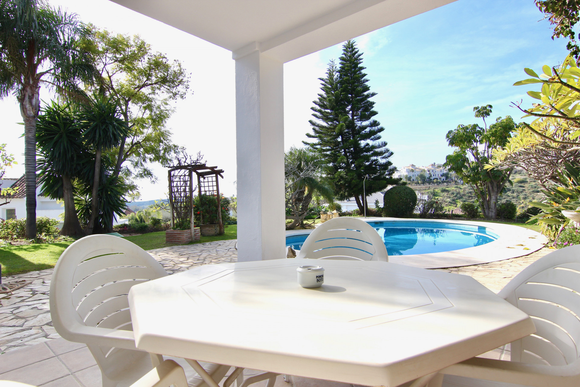 Beautiful family villa in el Paraiso Alto with lovely sea and golf views