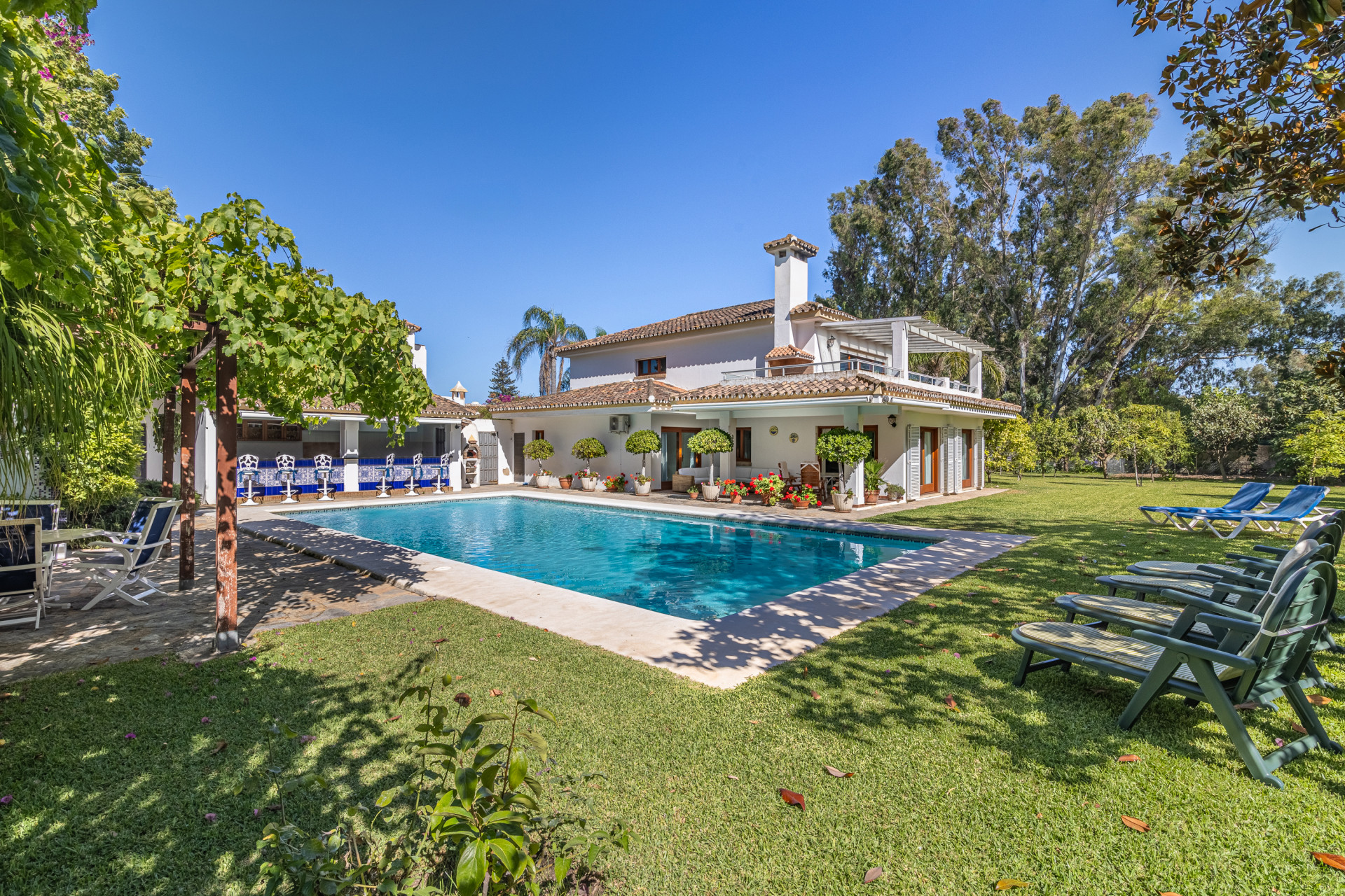 Second line beach, classic-style villa between Costalita and Heaven Beach