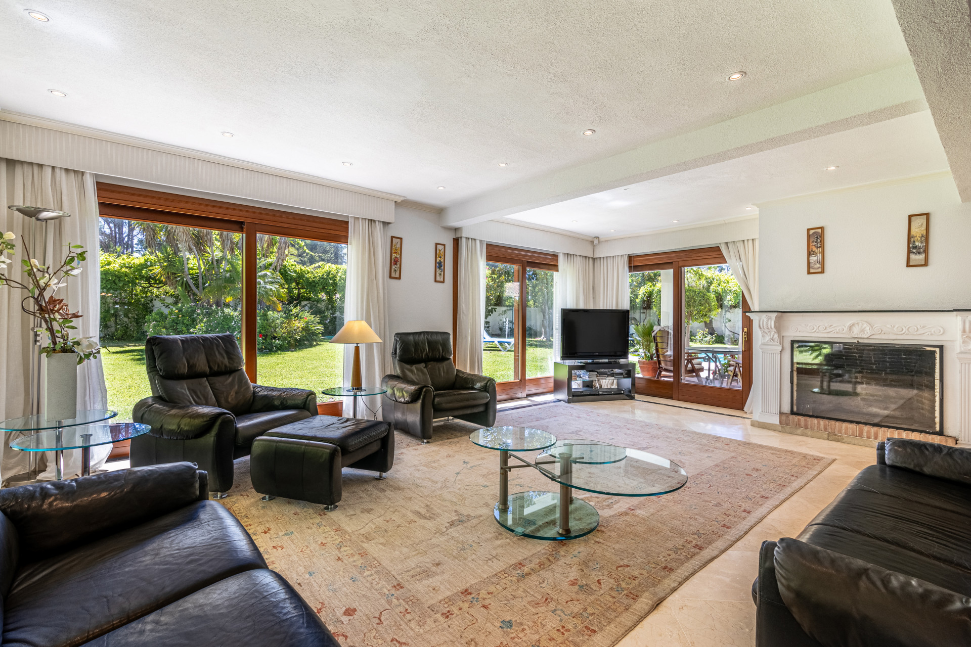 Second line beach, classic-style villa between Costalita and Heaven Beach