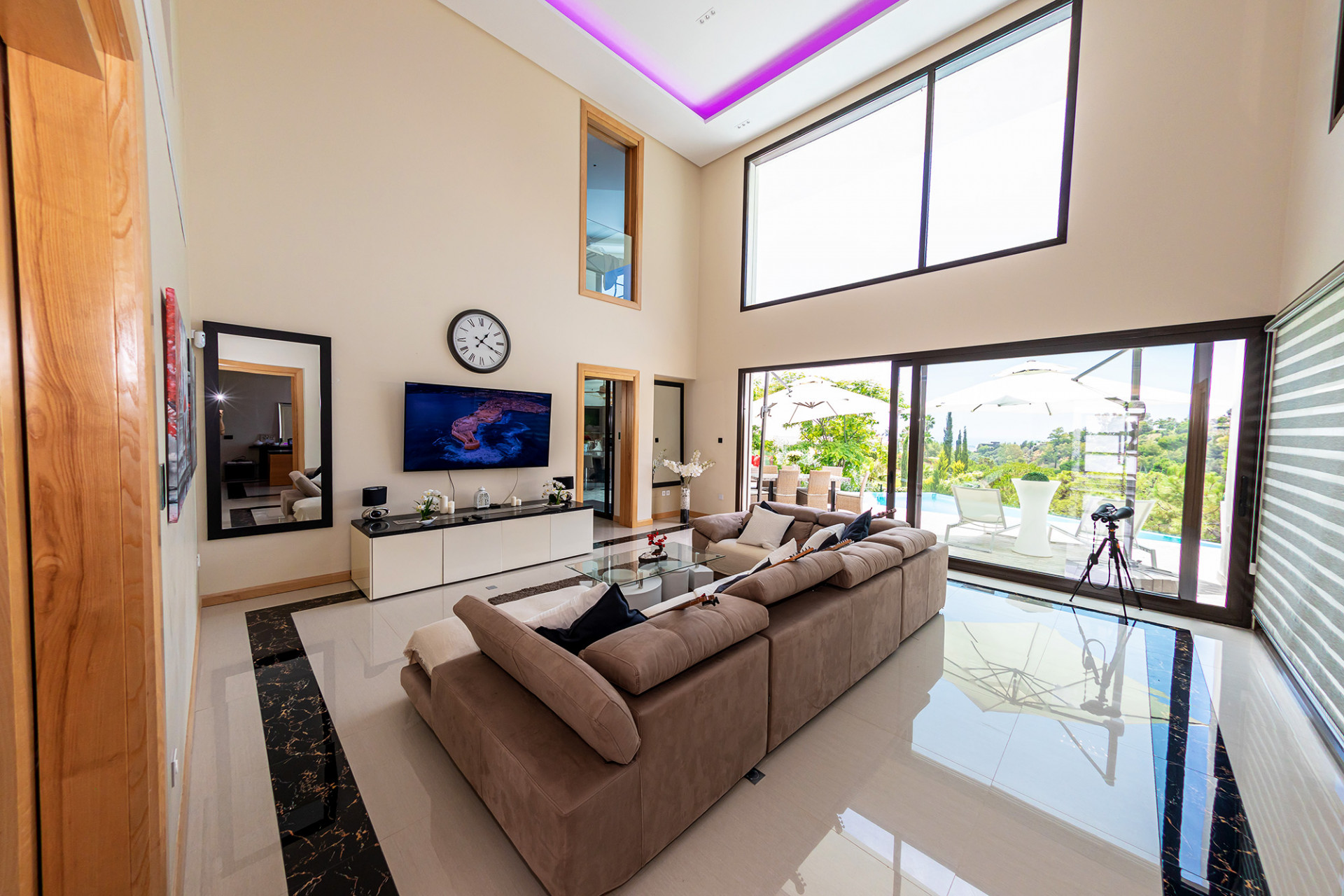 Spectacular south facing villa situated in front of the exclusive golf course of La Quinta