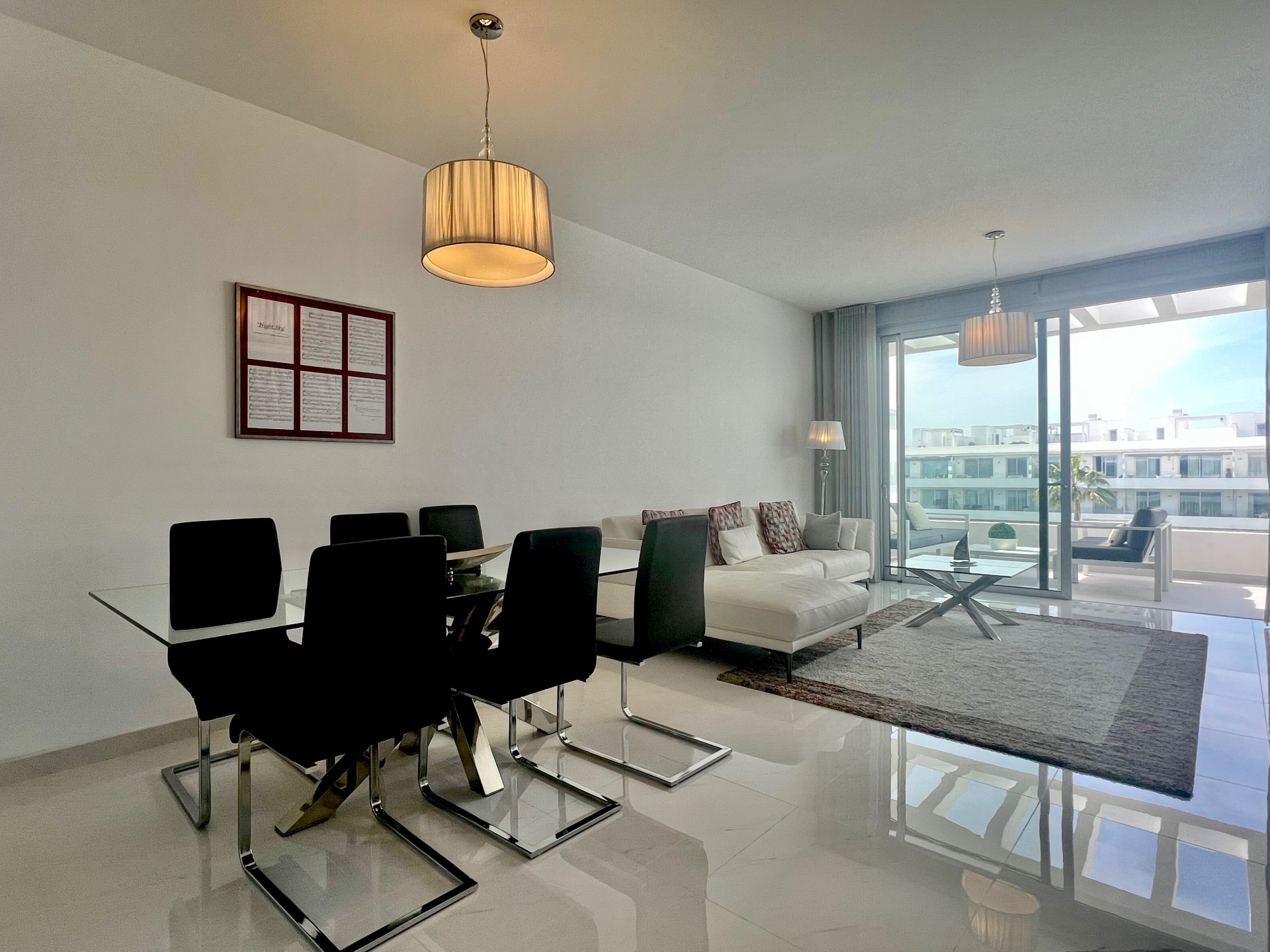 Large 4 bed, 3 bath penthouse with huge roof terrace in Bel Air