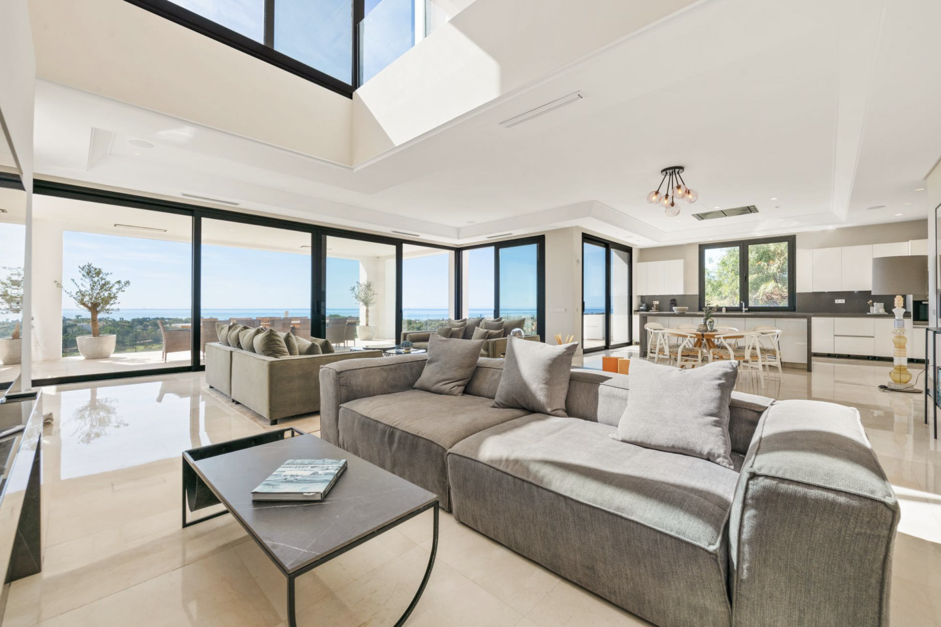 Stunning five-bedroom villa featuring panoramic views of the sea and mountains located on an elevated second-line golf plot in the exclusive community of Paraiso Alto