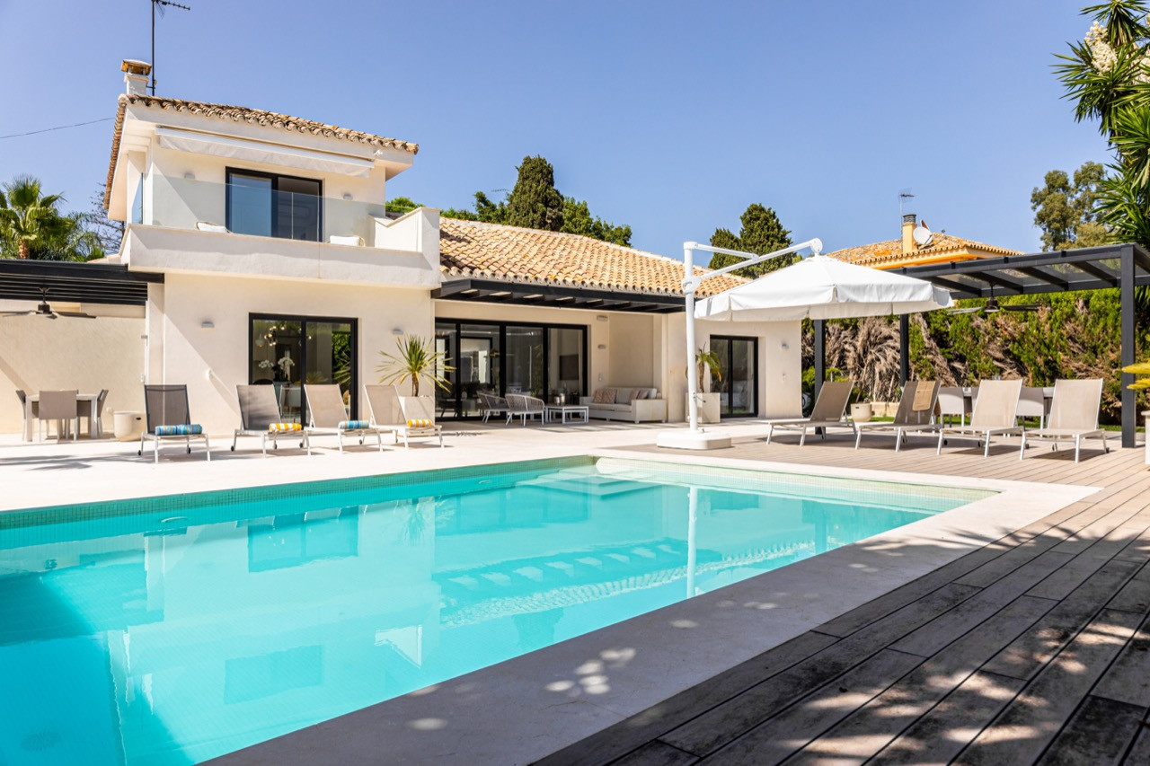 Fantastic villa with modern design in Cortijo Blanco