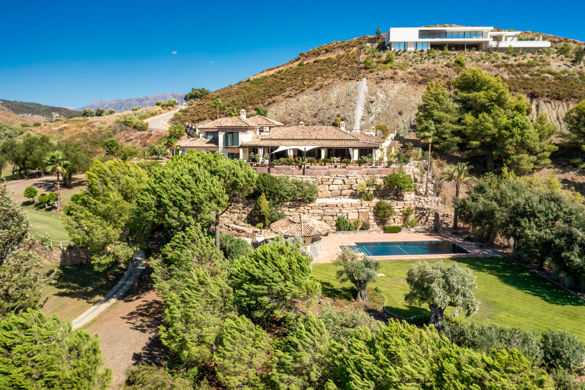 Villa en primera línea de golf con increíbles vistas en Marbella Club Golf Resort