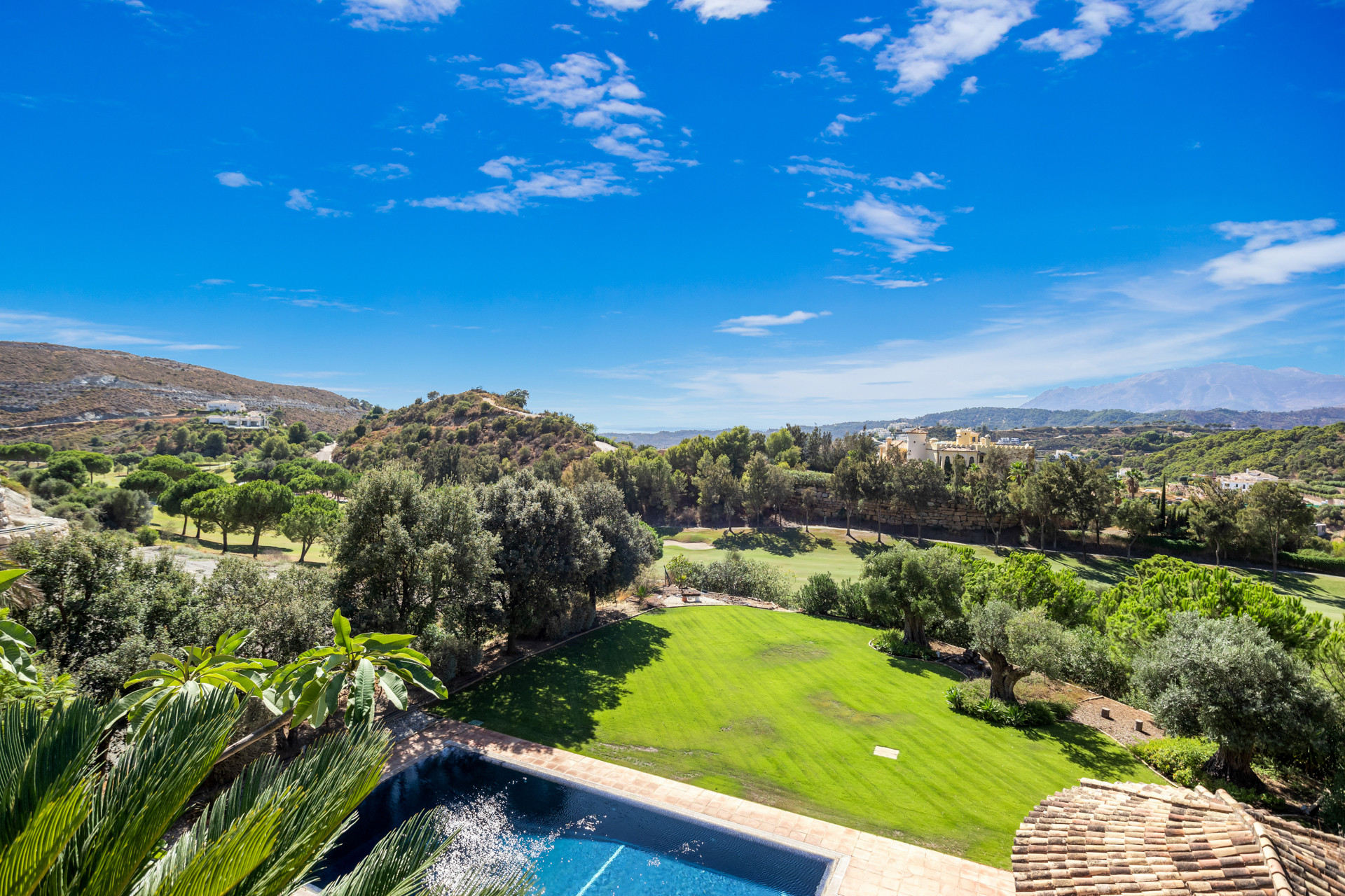 Villa en primera línea de golf con increíbles vistas en Marbella Club Golf Resort