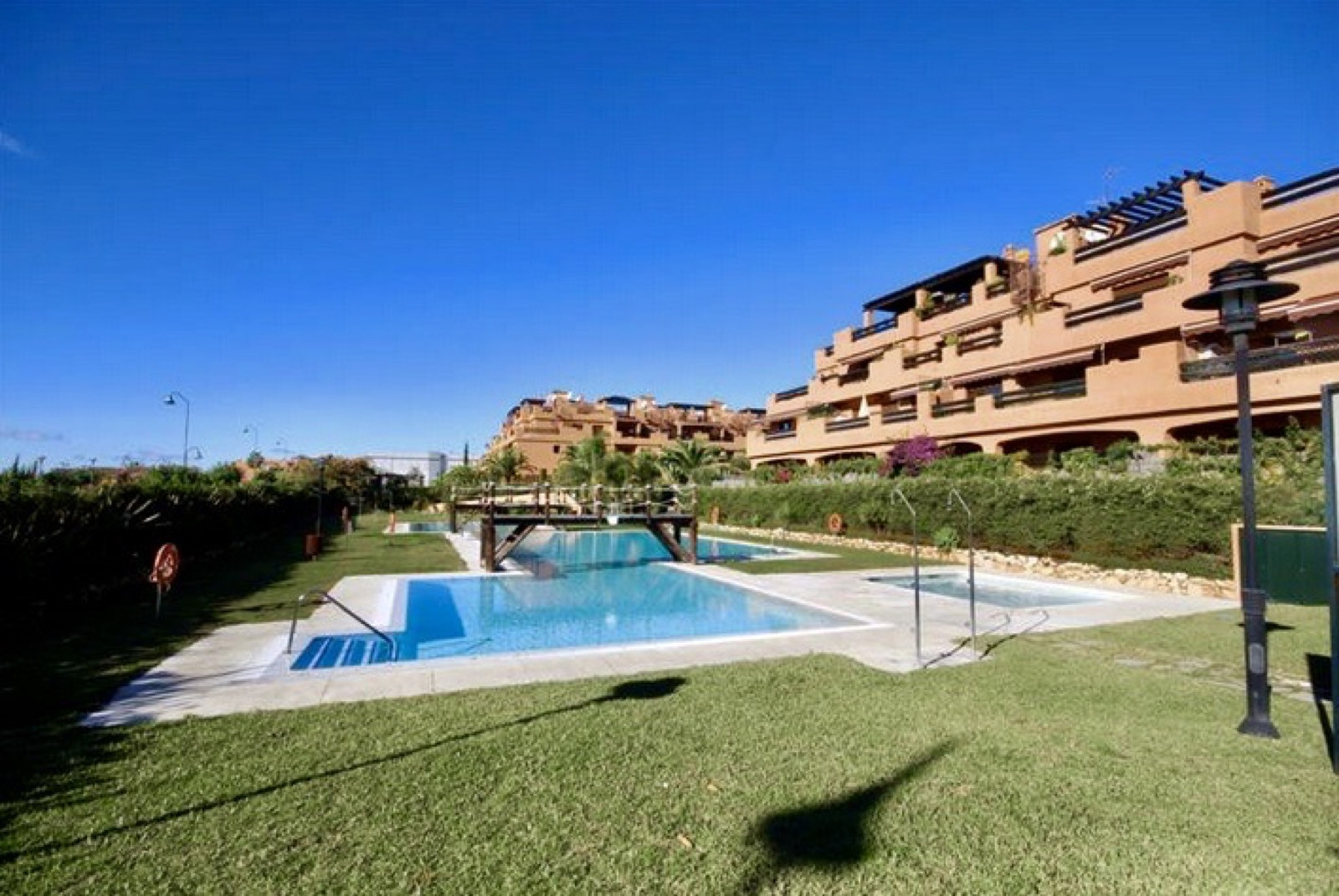 Fantastic apartment with large terrace in a private complex very close to the beach