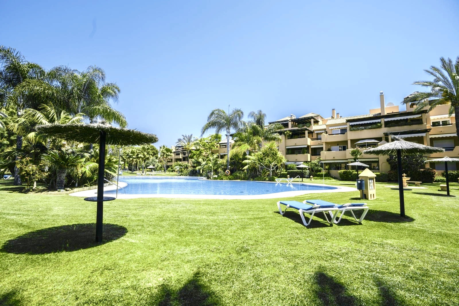 Immaculate and totally renovated ground floor apartment in Alhambra del Golf
