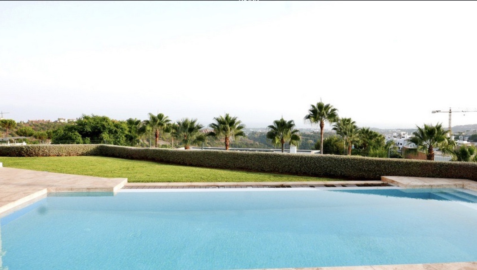Magnificent villa built on a 3,023 m2 plot located in the exclusive area of ​​Reserva de Alcuzcuz - Benahavís
