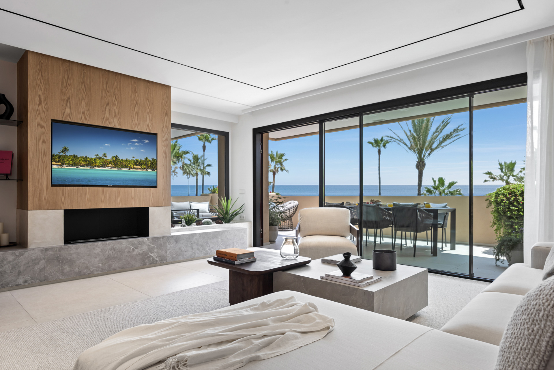 Increíblemente apartamento de diseño moderno con orientación suroeste e impresionantes vistas panorámicas al mar