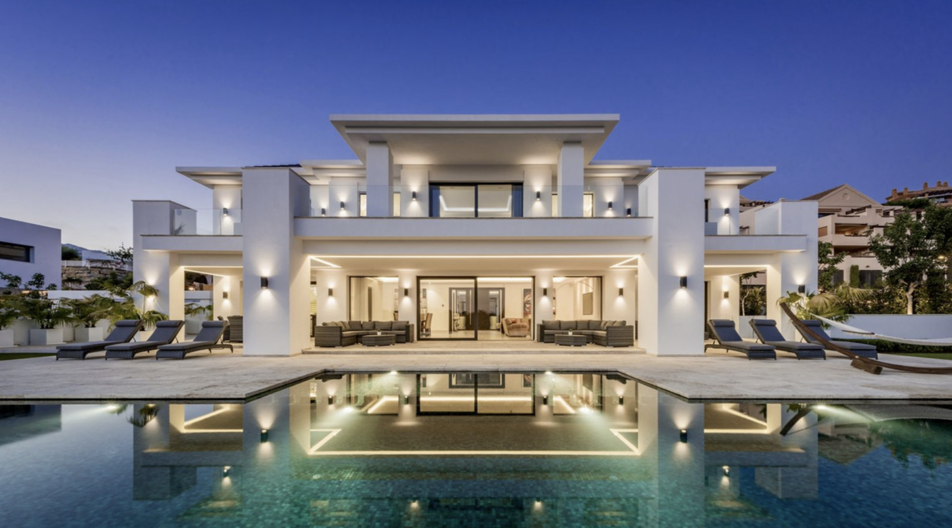 Magnificent 6 bedroom front-line golf luxury villa for sale in La Alqueria