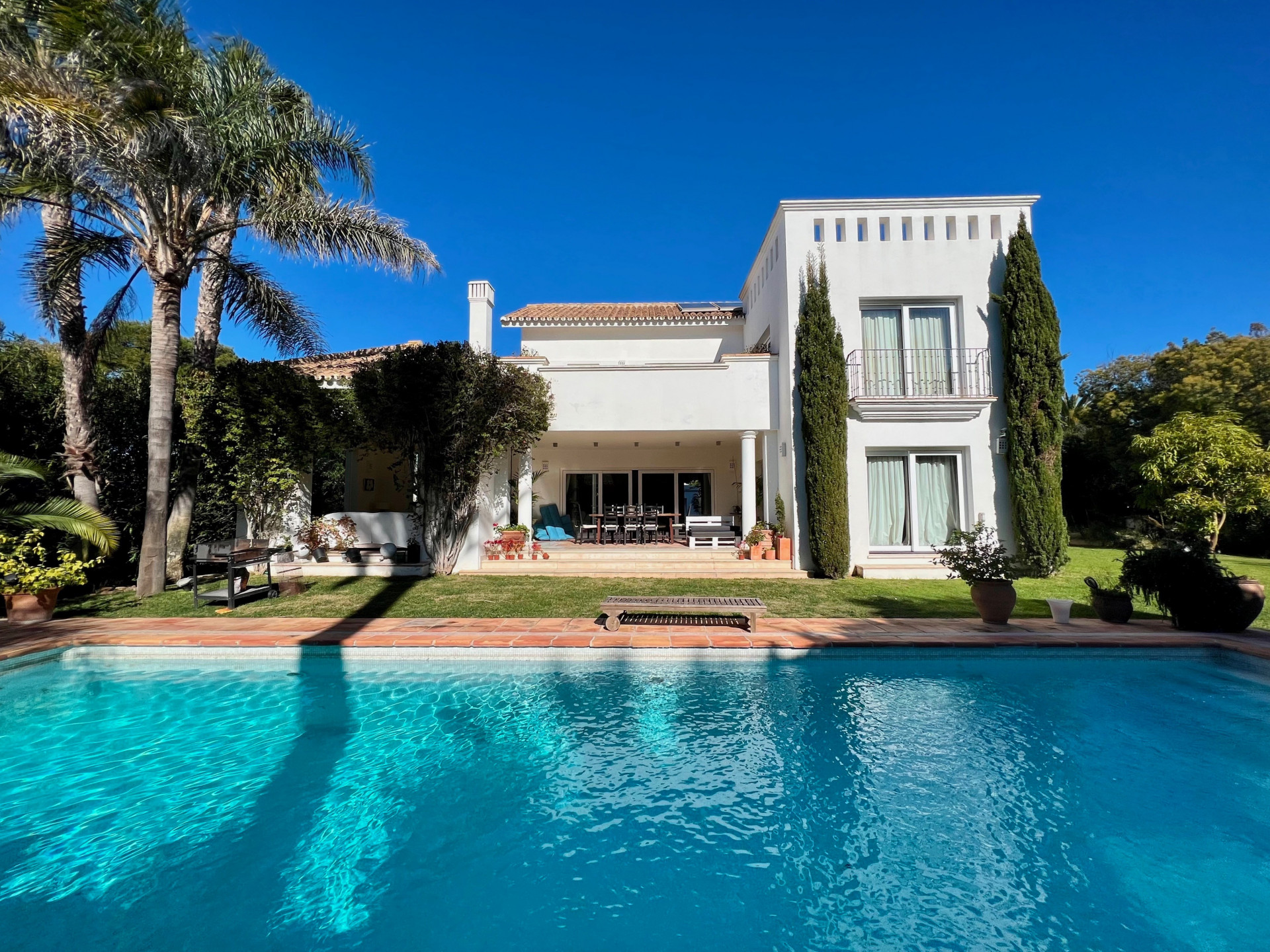 Stunning luxury villa in the prestigious area of Guadalmina Baja / Casasola