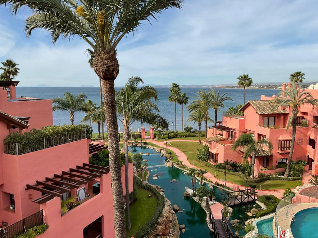 Recently refurbished penthouse with spectacular sea views in Cabo Bermejo