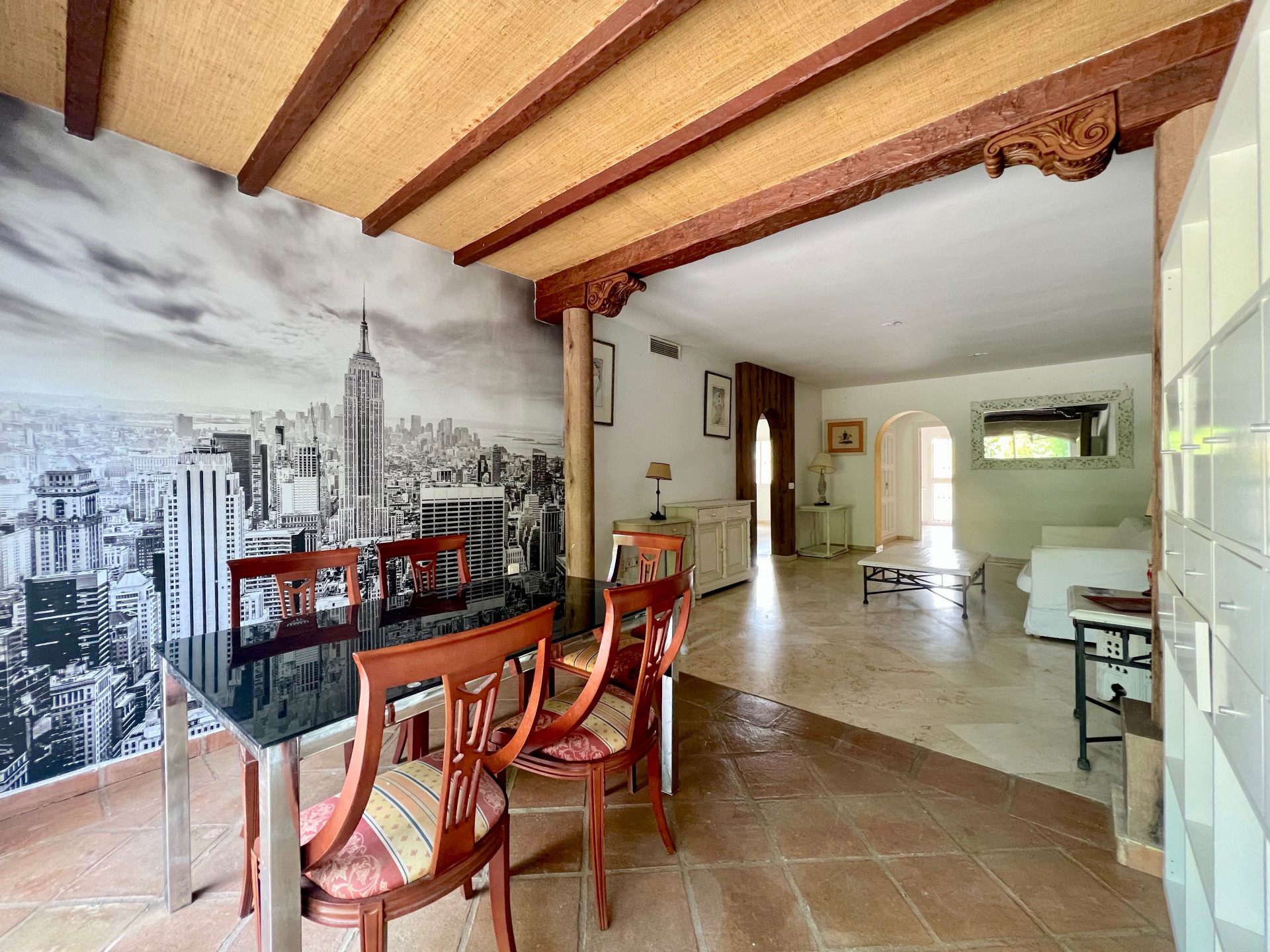 Ground floor apartment, ideal as a renovation project, with private garden and close to all amenities in Guadalmina Alta
