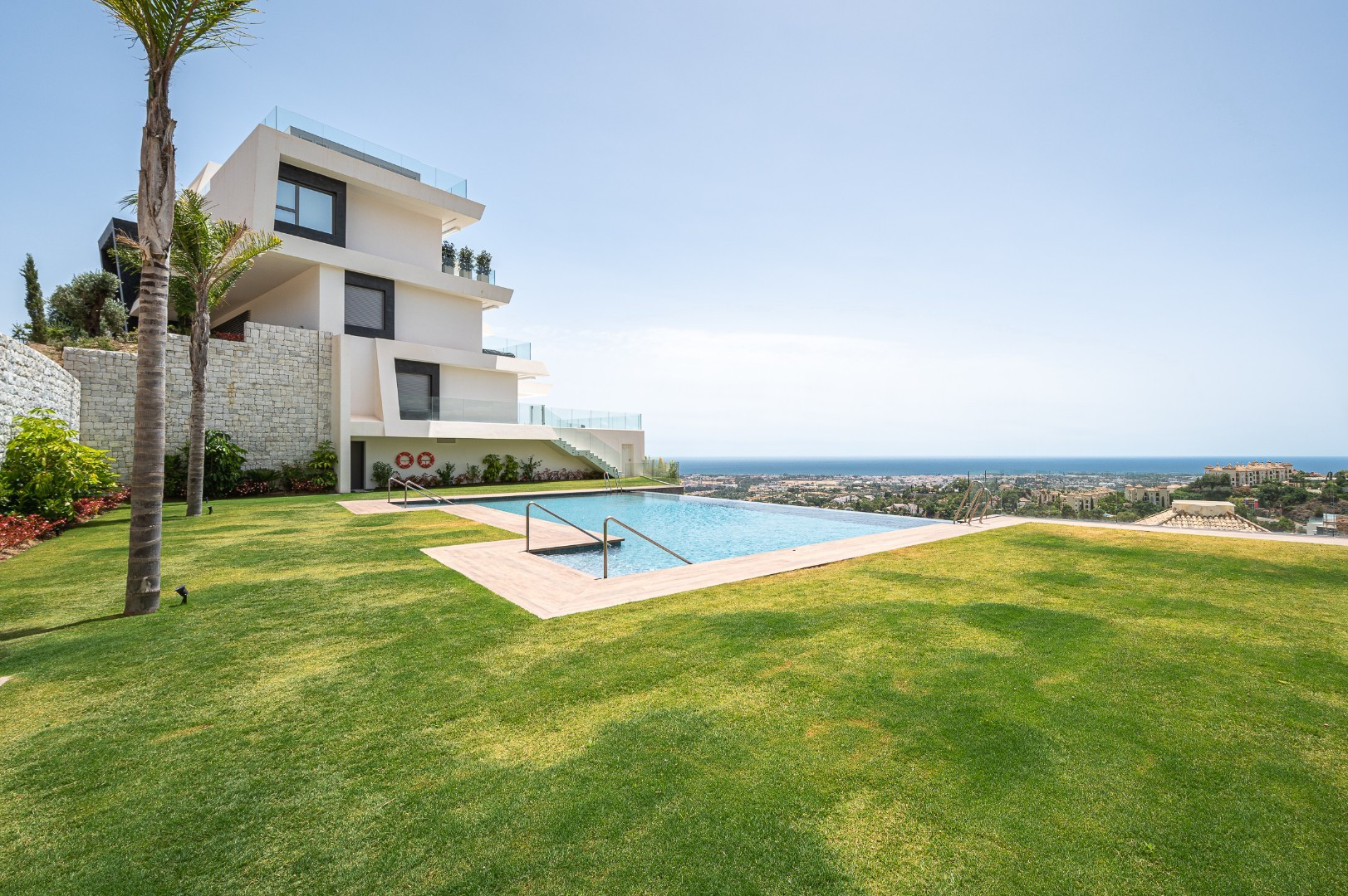 Stunning apartment with panoramic views located within four golf courses