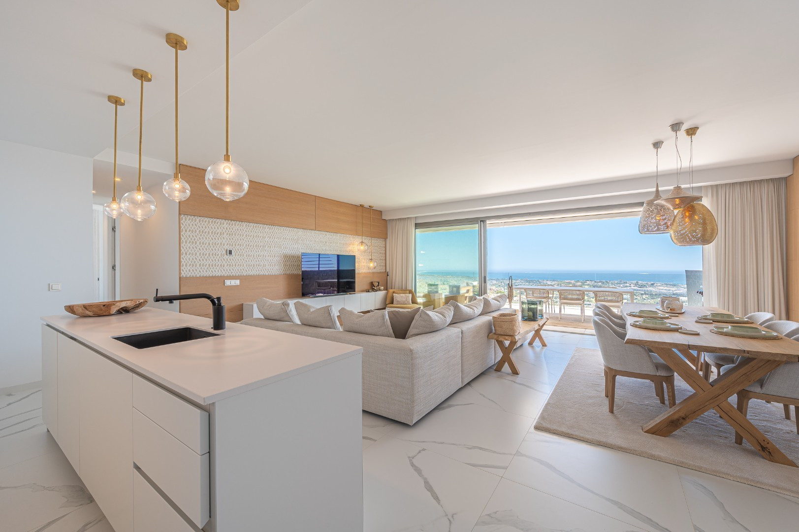 Stunning apartment with panoramic views located within four golf courses