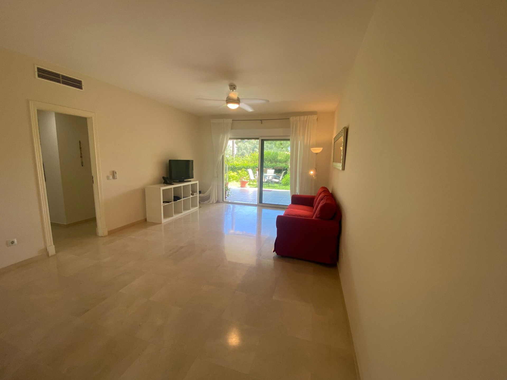 Apartamento en planta baja recientemente reformado situado en la prestigiosa zona de Guadalmina Alta