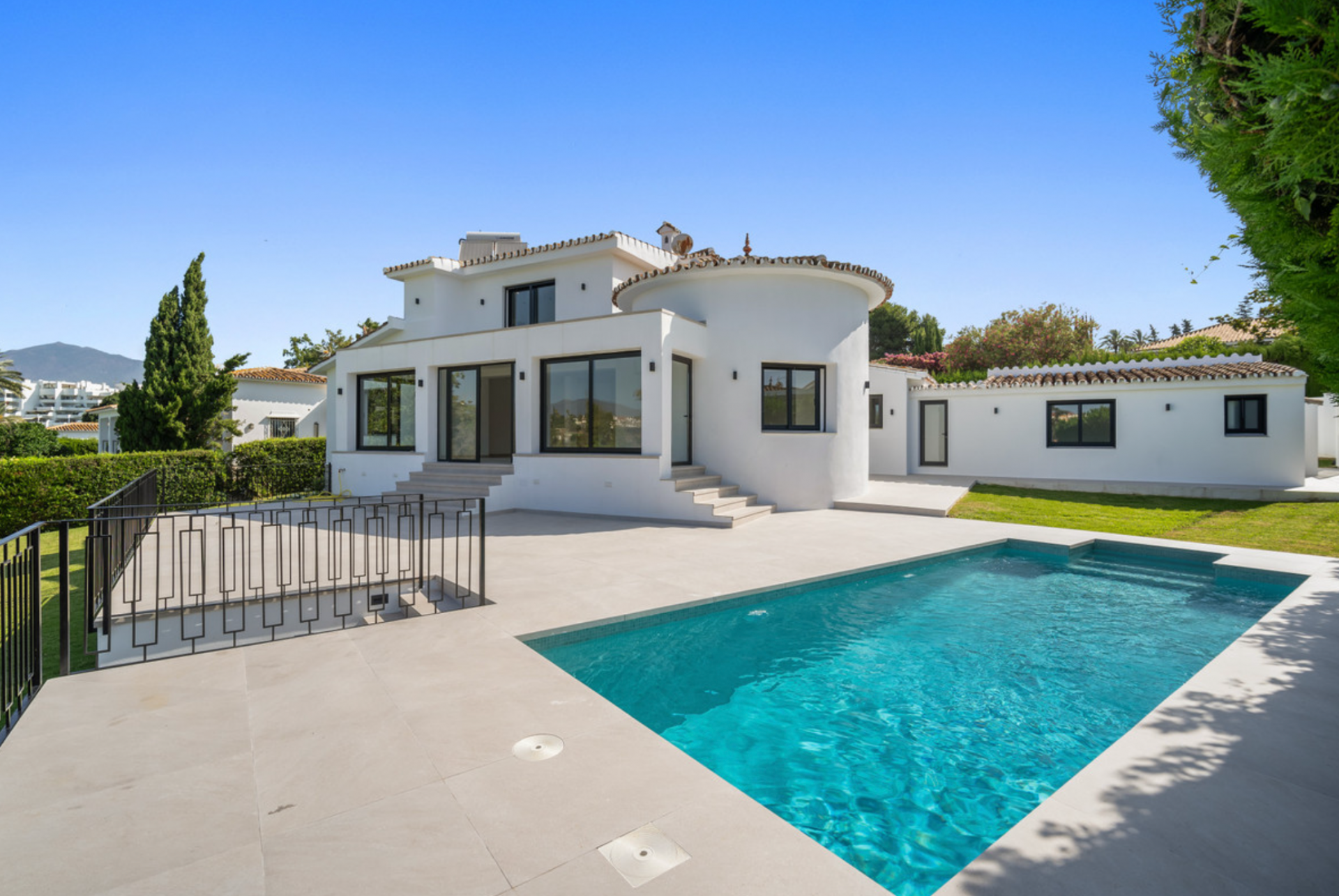 West facing, recently refurbished villa designed in a modern style and located next to the Guadalmina Golf Course