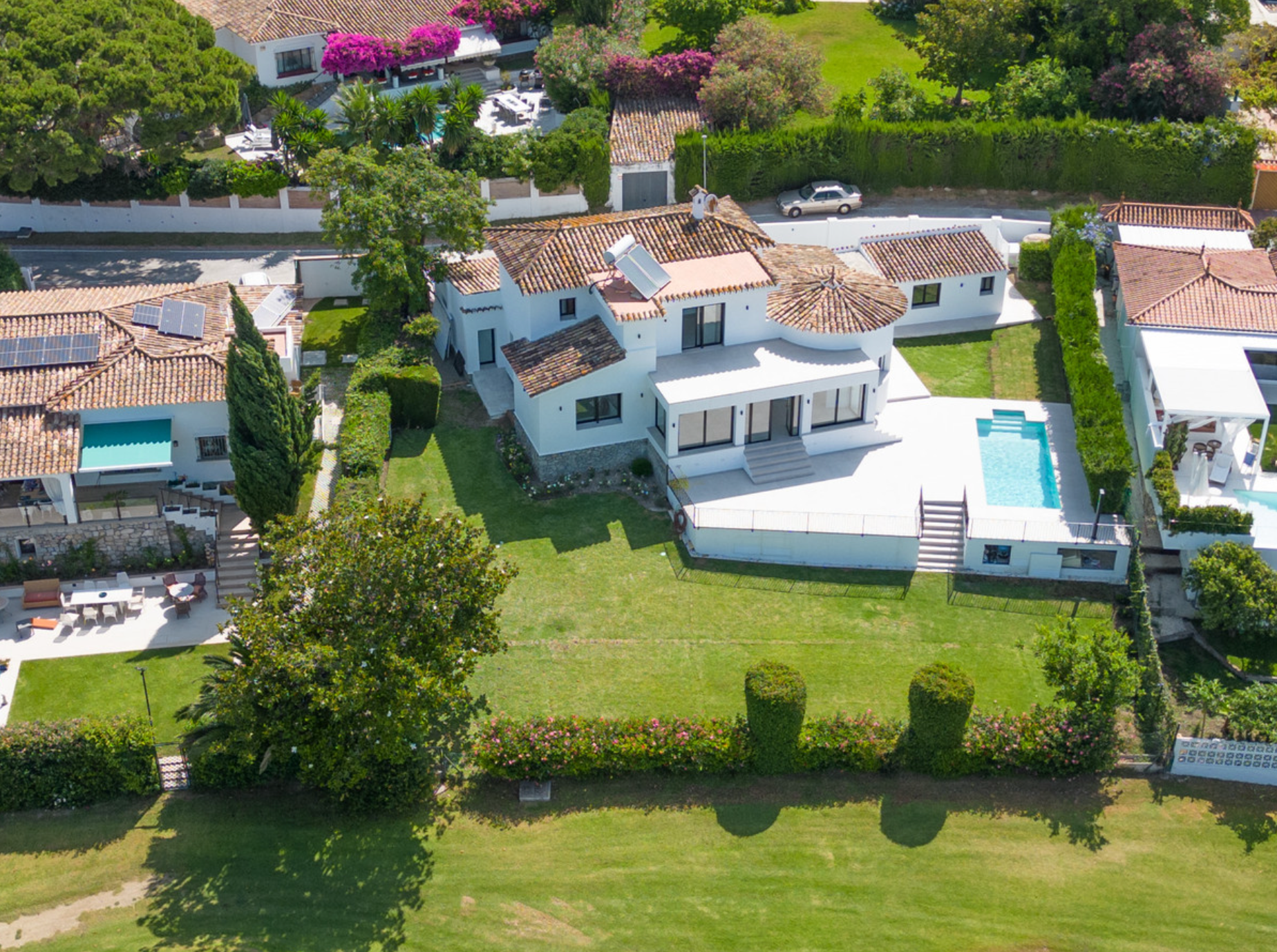 West facing, recently refurbished villa designed in a modern style and located next to the Guadalmina Golf Course