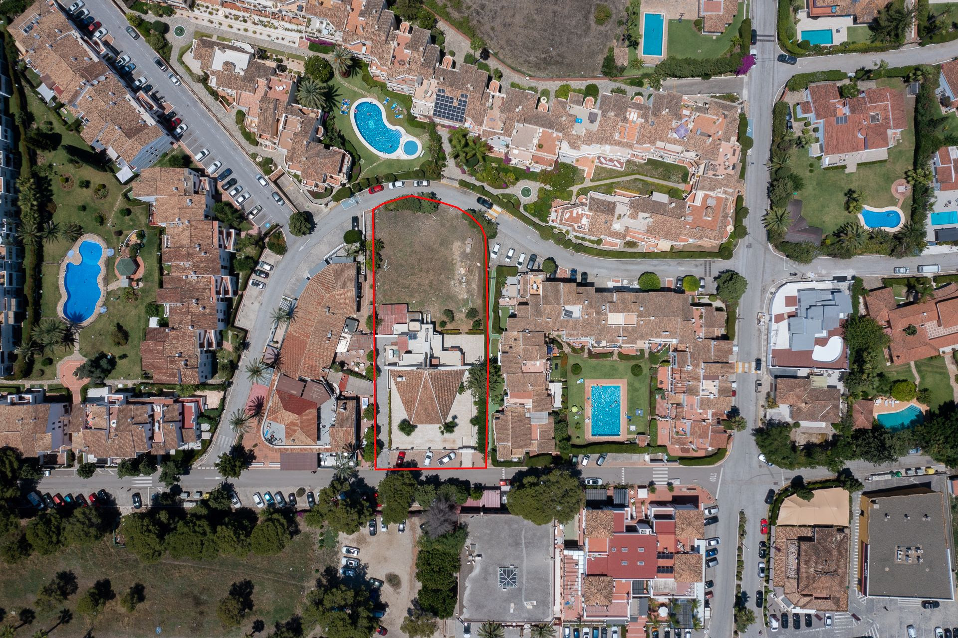 Commercial plot with great development potential in the area of El Pilar