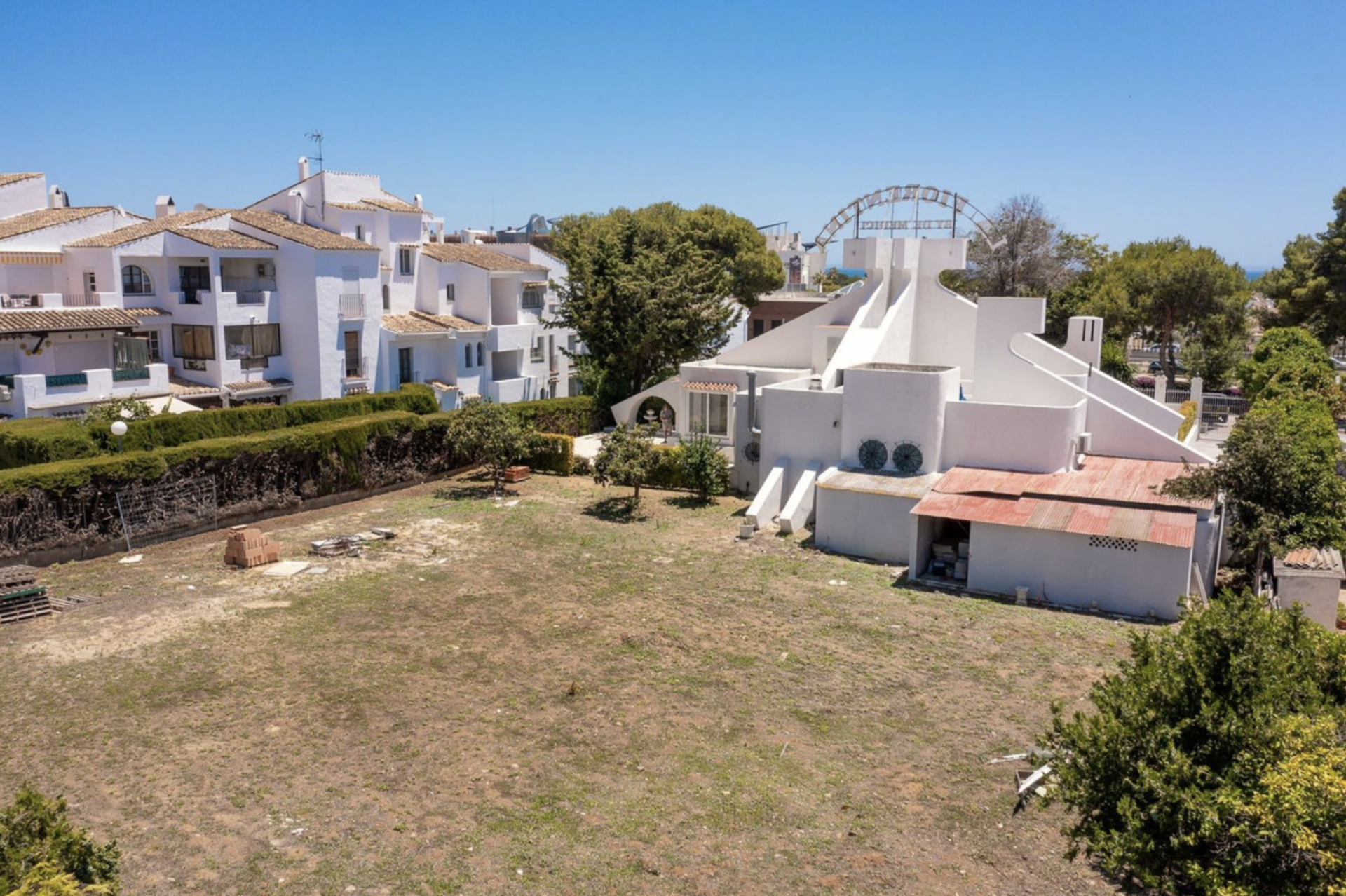 Commercial plot with great development potential in the area of El Pilar