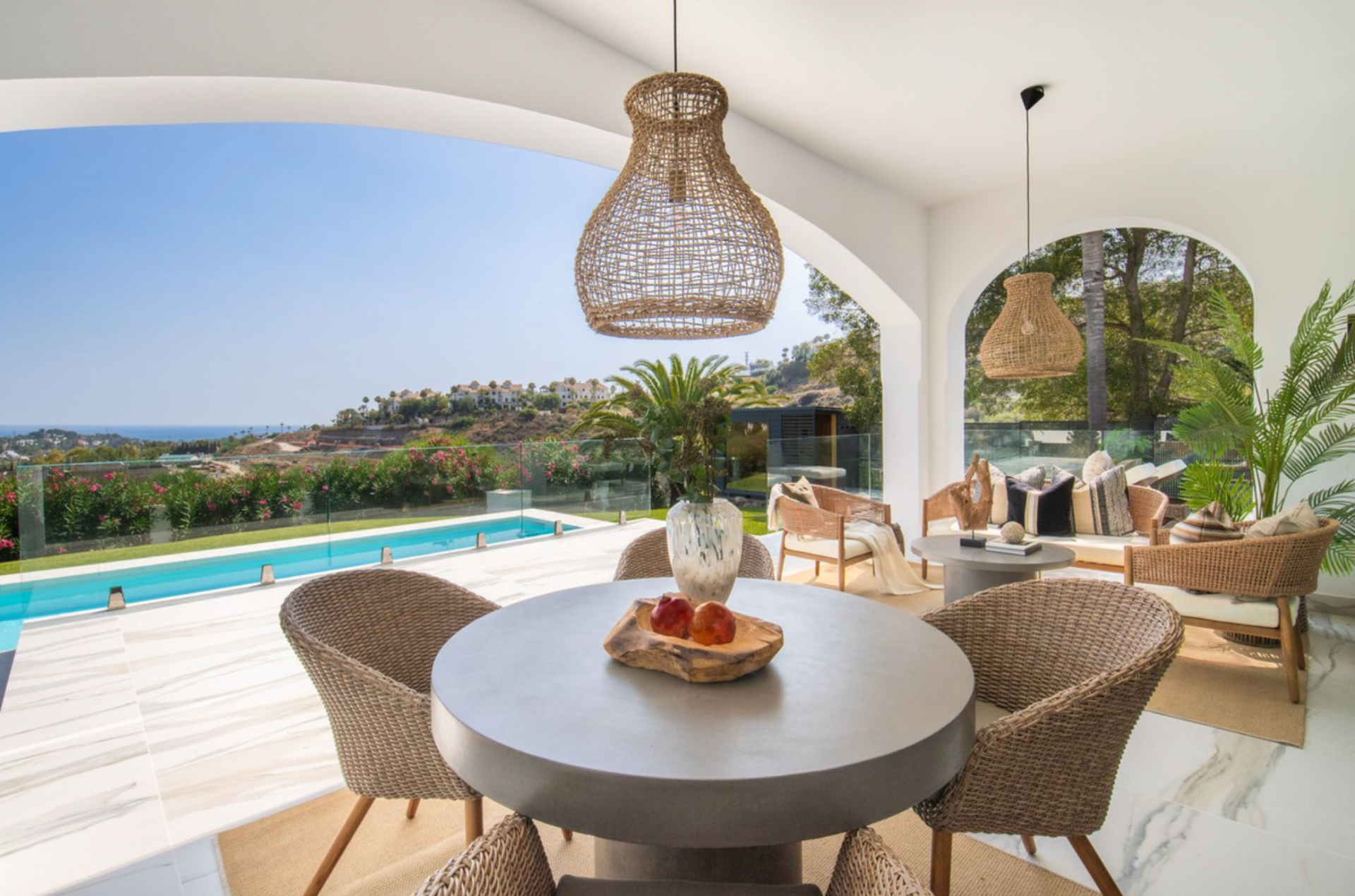 Stunning modern villa completely refurbished and decorated with open views to the sea in El Paraiso