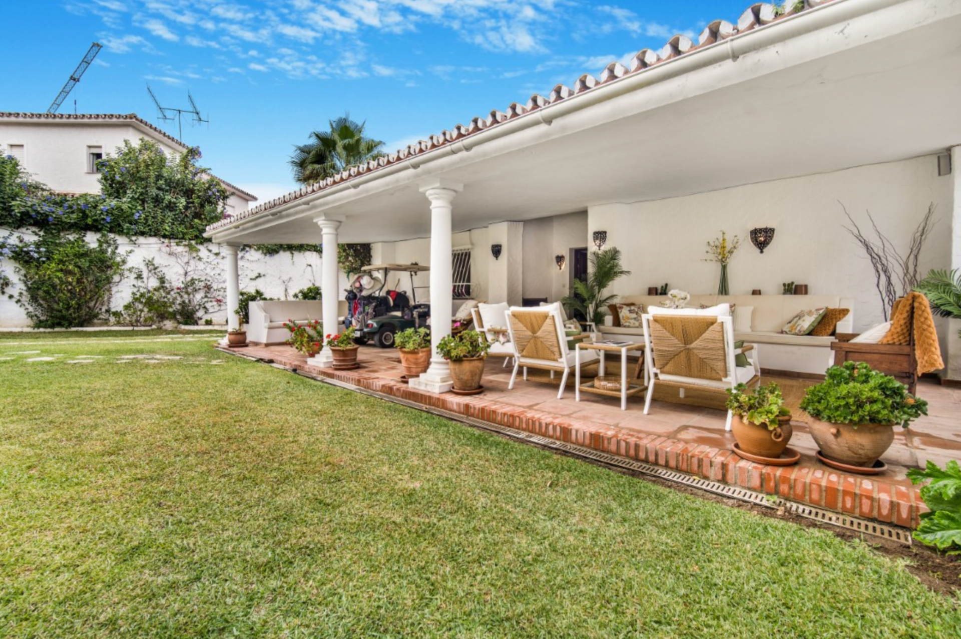 Encantadora villa rústica de estilo mediterráneo con total privacidad en Guadalmina Alta