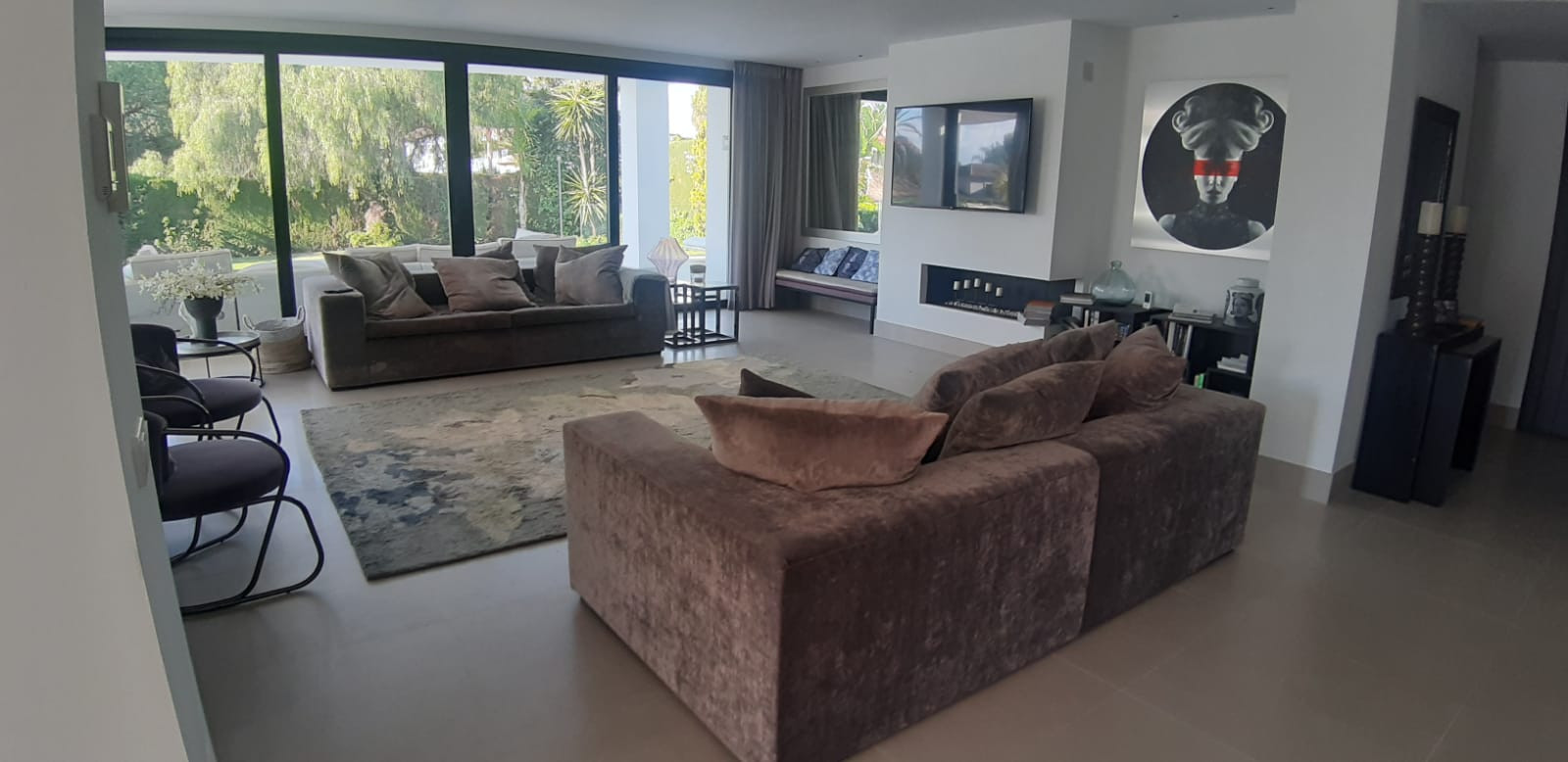 Elegant contemporary-style villa for sale in Paraiso Medio, Estepona