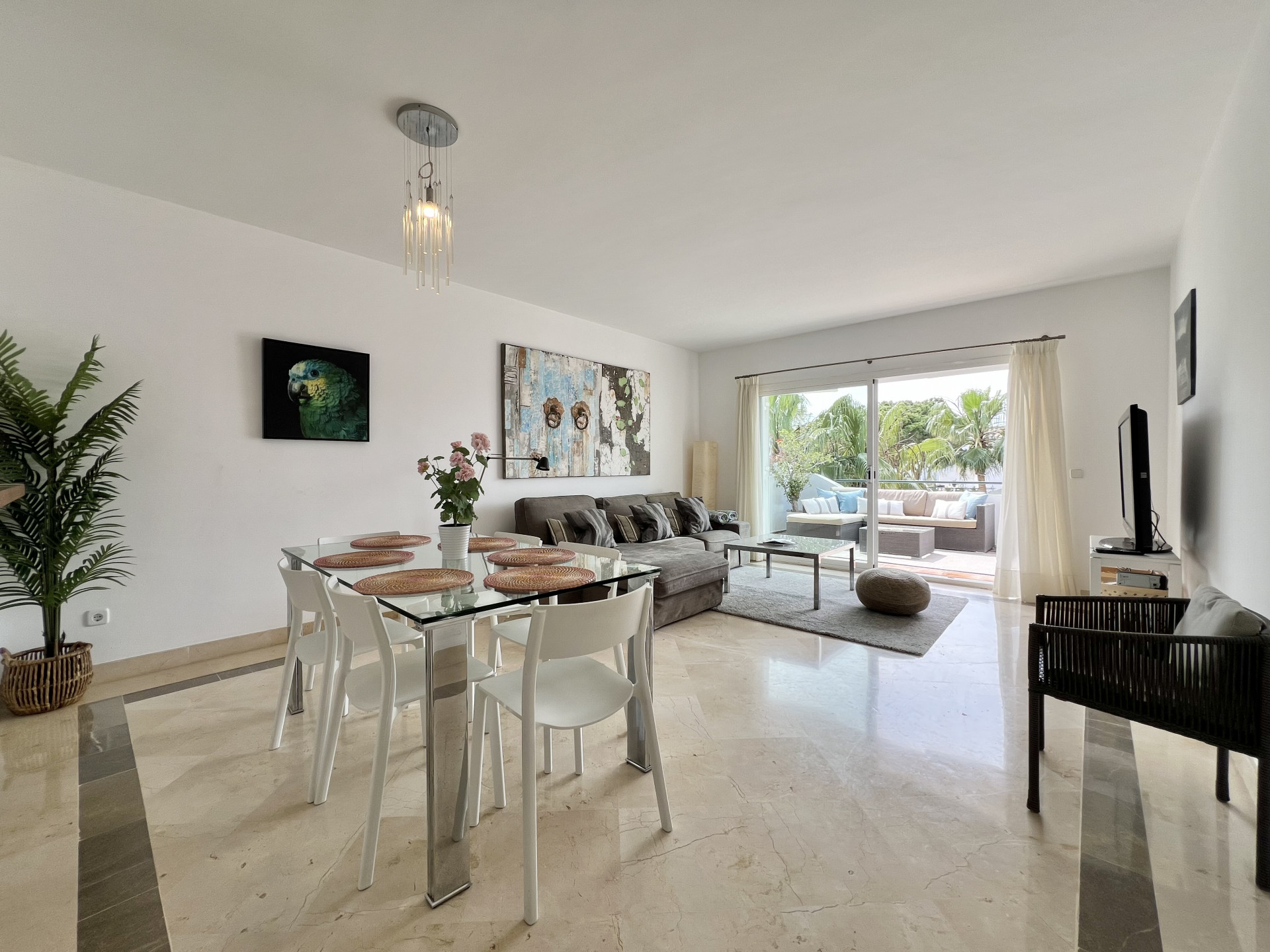 Fantastic top floor apartment, South facing, at El Presidente