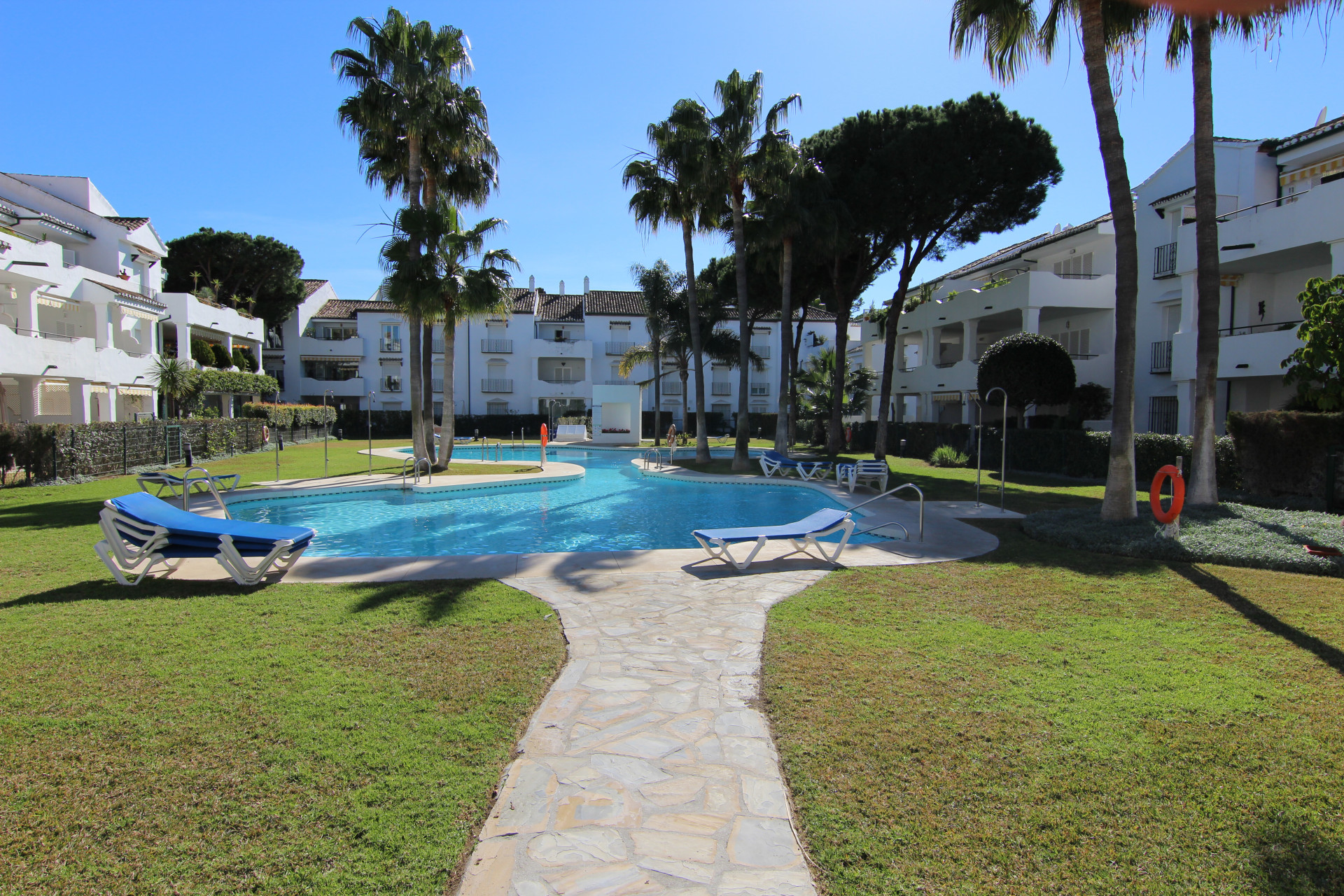 Fantastic top floor apartment, South facing, at El Presidente