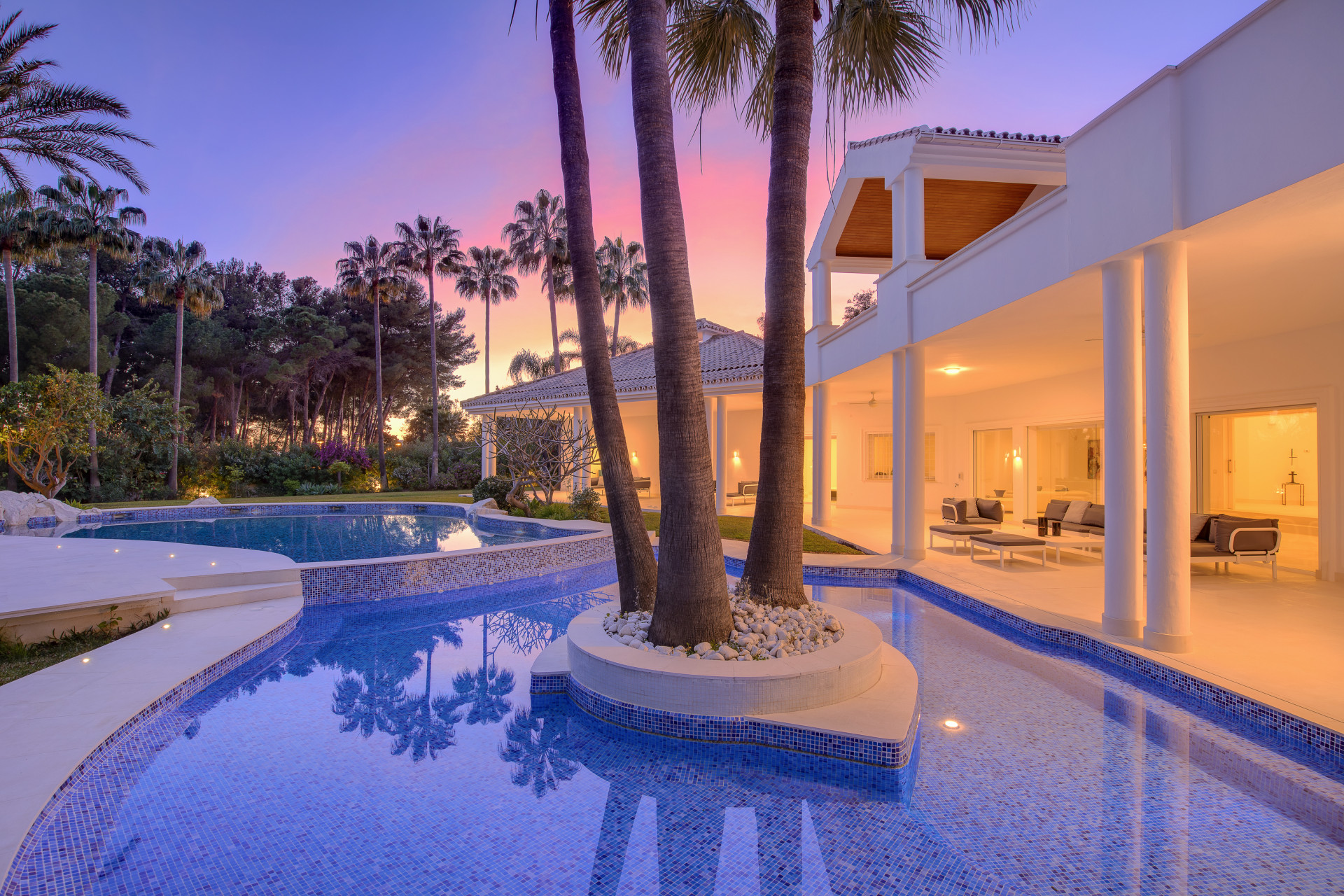 Majestic beachside villa in the prestigious Guadalmina Baja.POCKET LISTING!! NOT ALLOWED TO ADVERTISE ON ANY SITE - PORTALS OR SOCIAL MEDIA INCLUDING  YOUR WEBSITE!! PICTURES AND MATERIAL COULD BE SENT ONLY TO POTENTIAL CLIENTS!!