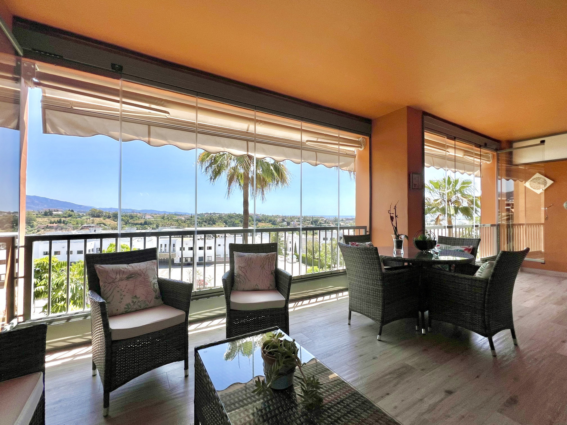 Luxurious apartment located in a five-star complex next to numerous golf courses.
