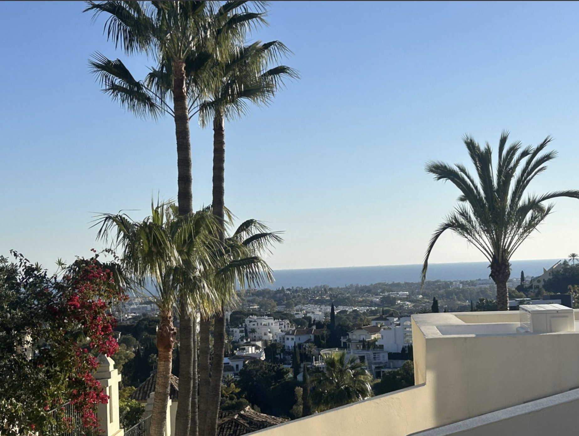 Modern townhouse  in La Quinta Golf with sea views.