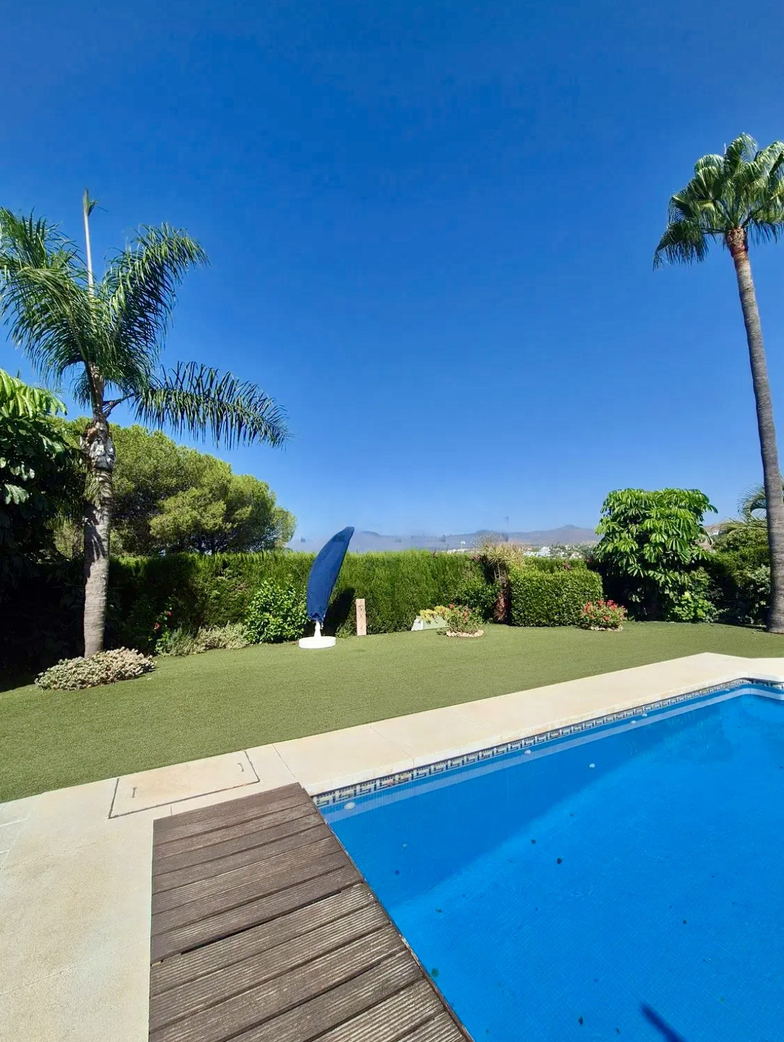Elegante villa de estilo contemporáneo en venta en Paraiso Medio, Estepona