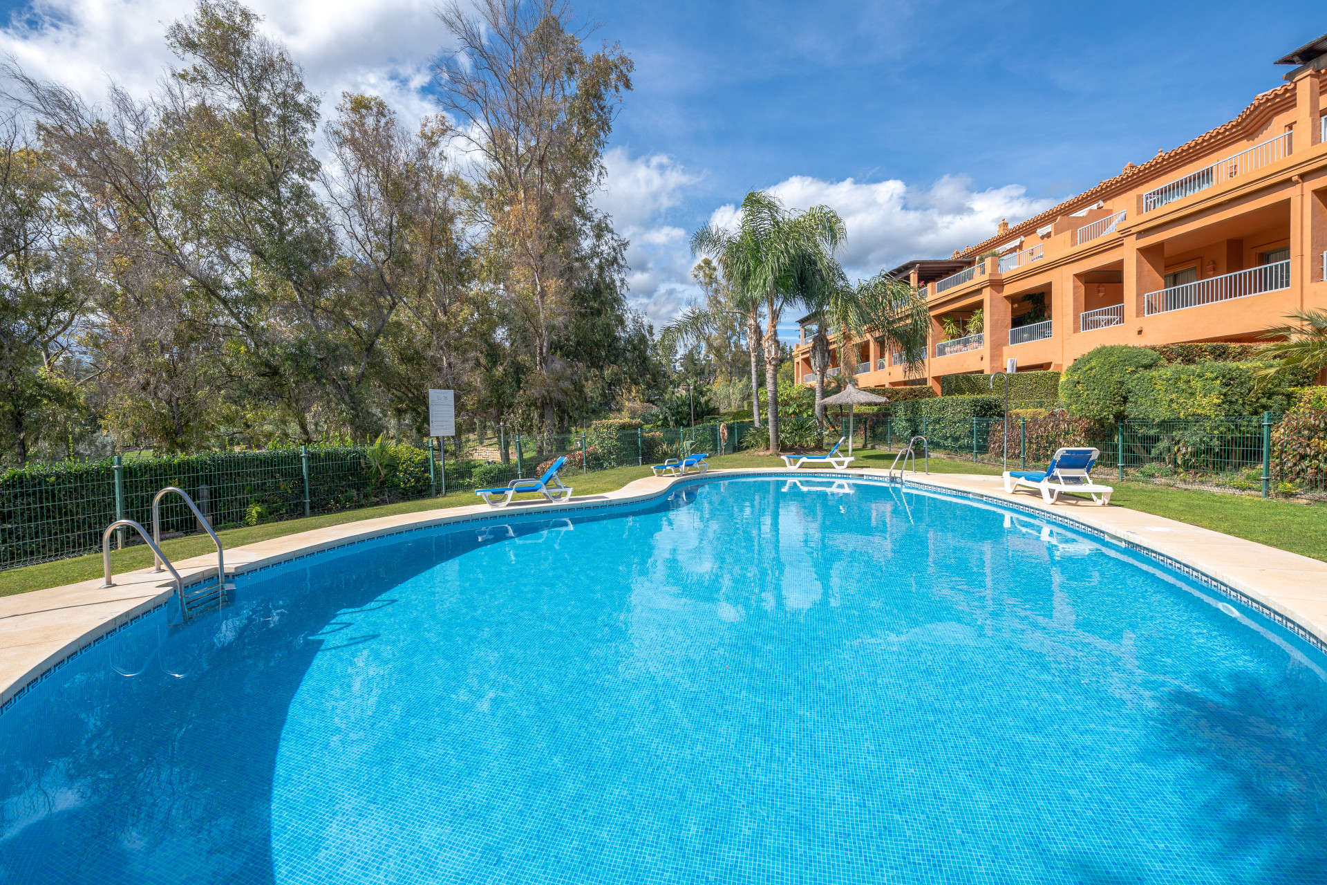 Exceptional corner penthouse in Benatalaya - Benahavis