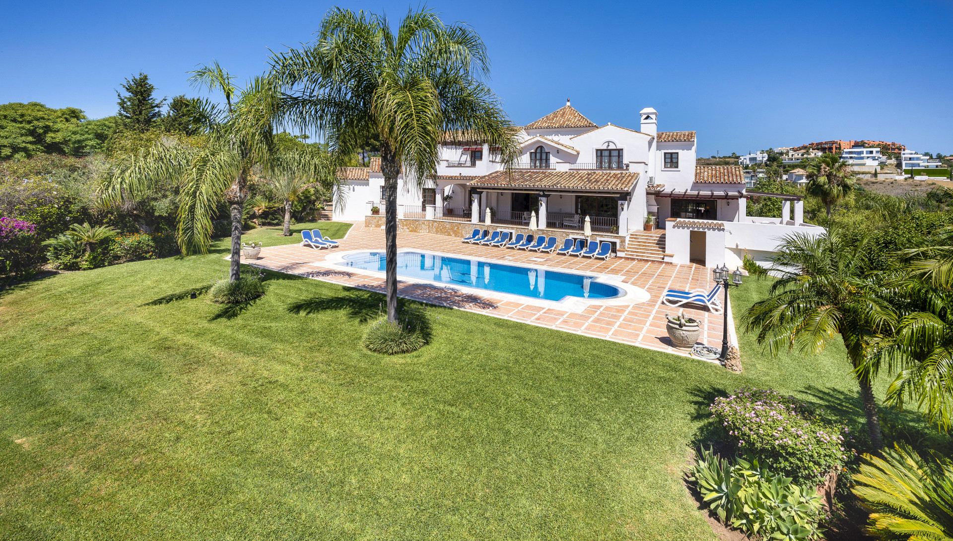 Exquisite Andalusian-style mansion nestled within a lush 5000m2 garden plot in Cancelada