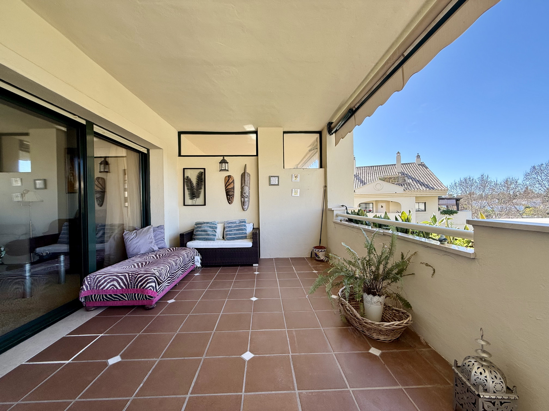 Excelente oportunidad! vistas panorámicas, orientación oeste,  en primera línea de golf en Guadalmina Alta