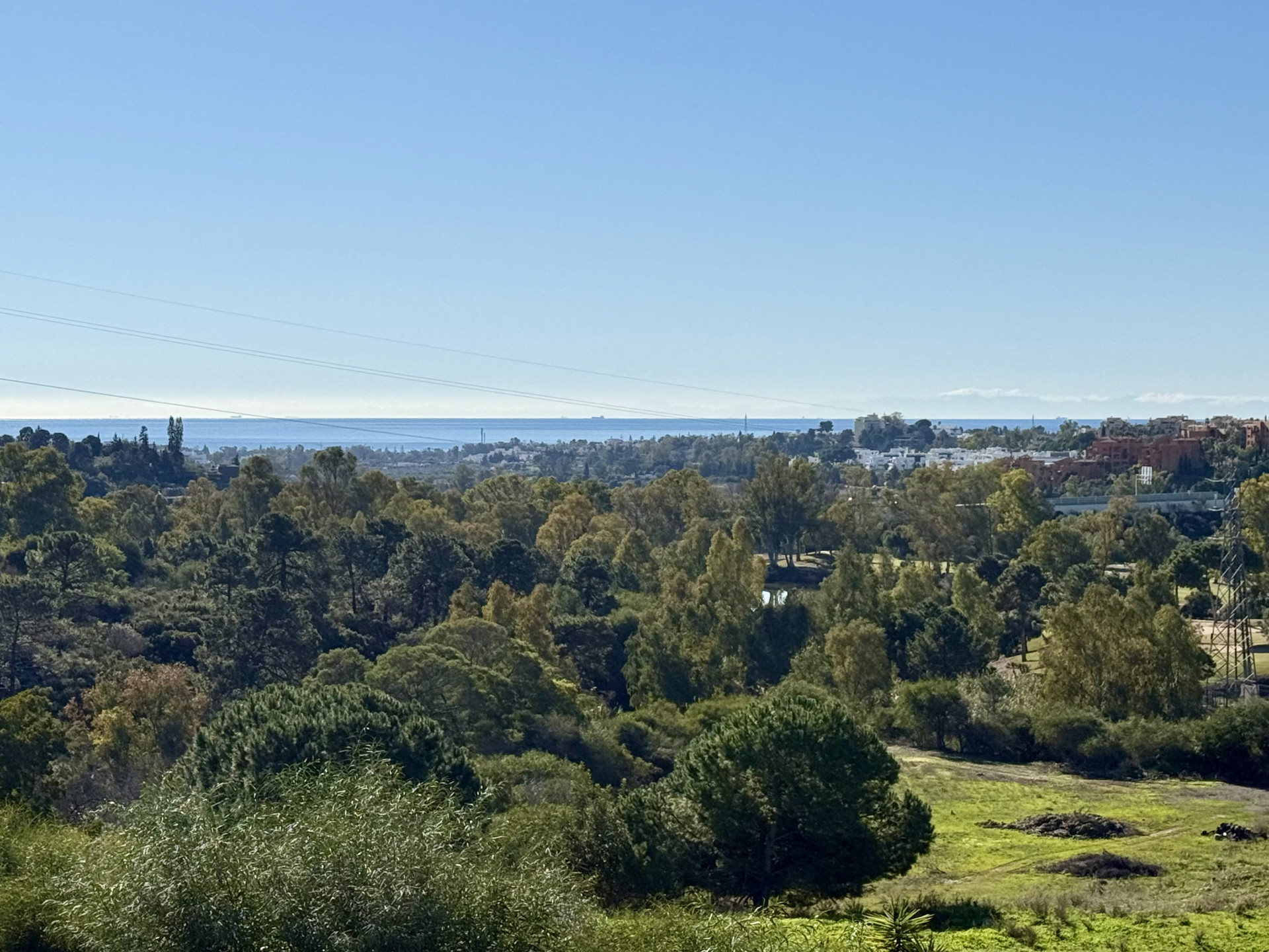 Bright South-West facing  penthouse with panoramic views in Los Arqueros, Benahavís