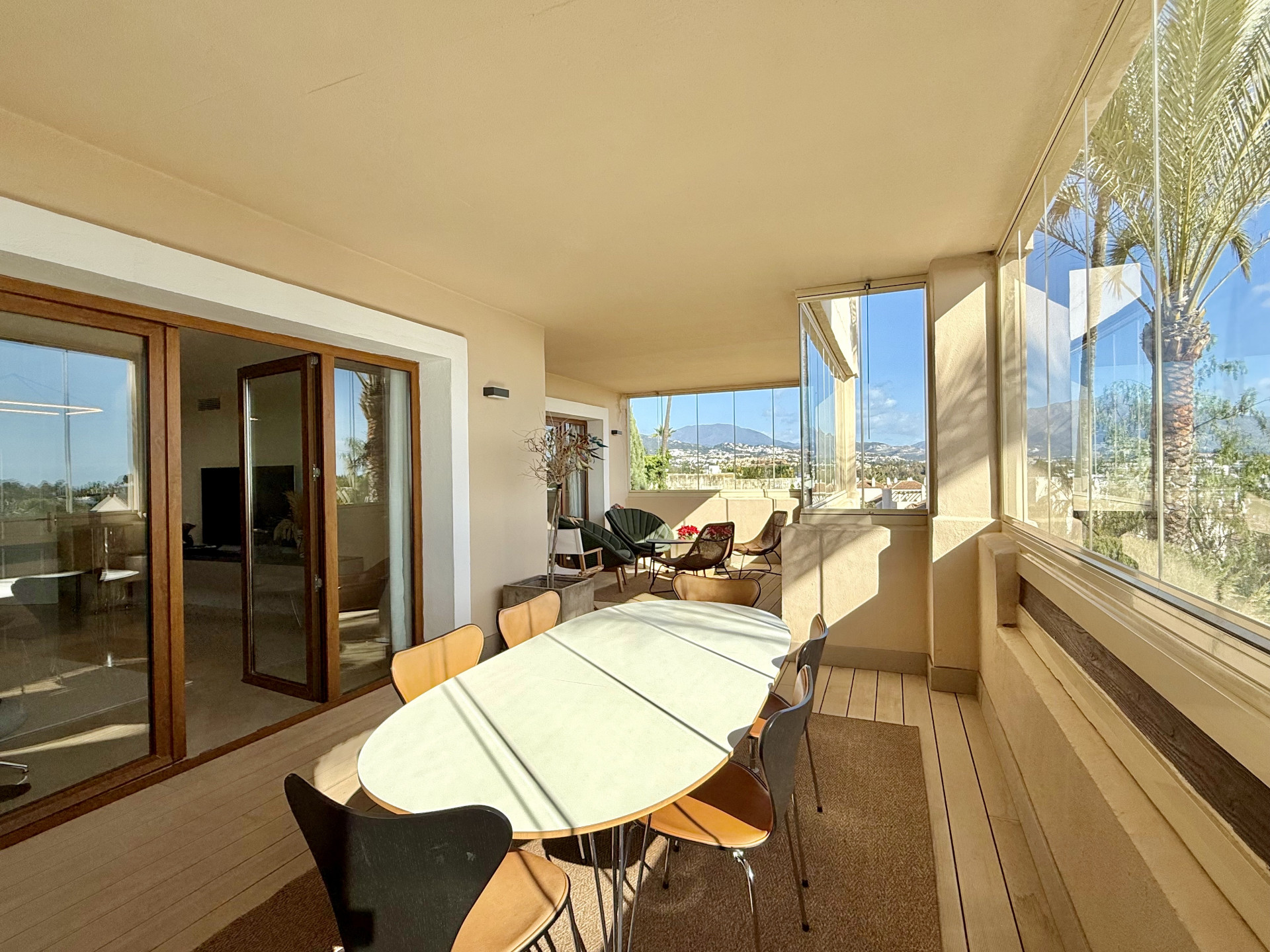 Luxurious and spacious 3-bedroom apartment with panoramic views in Paraiso Hills, East Estepona