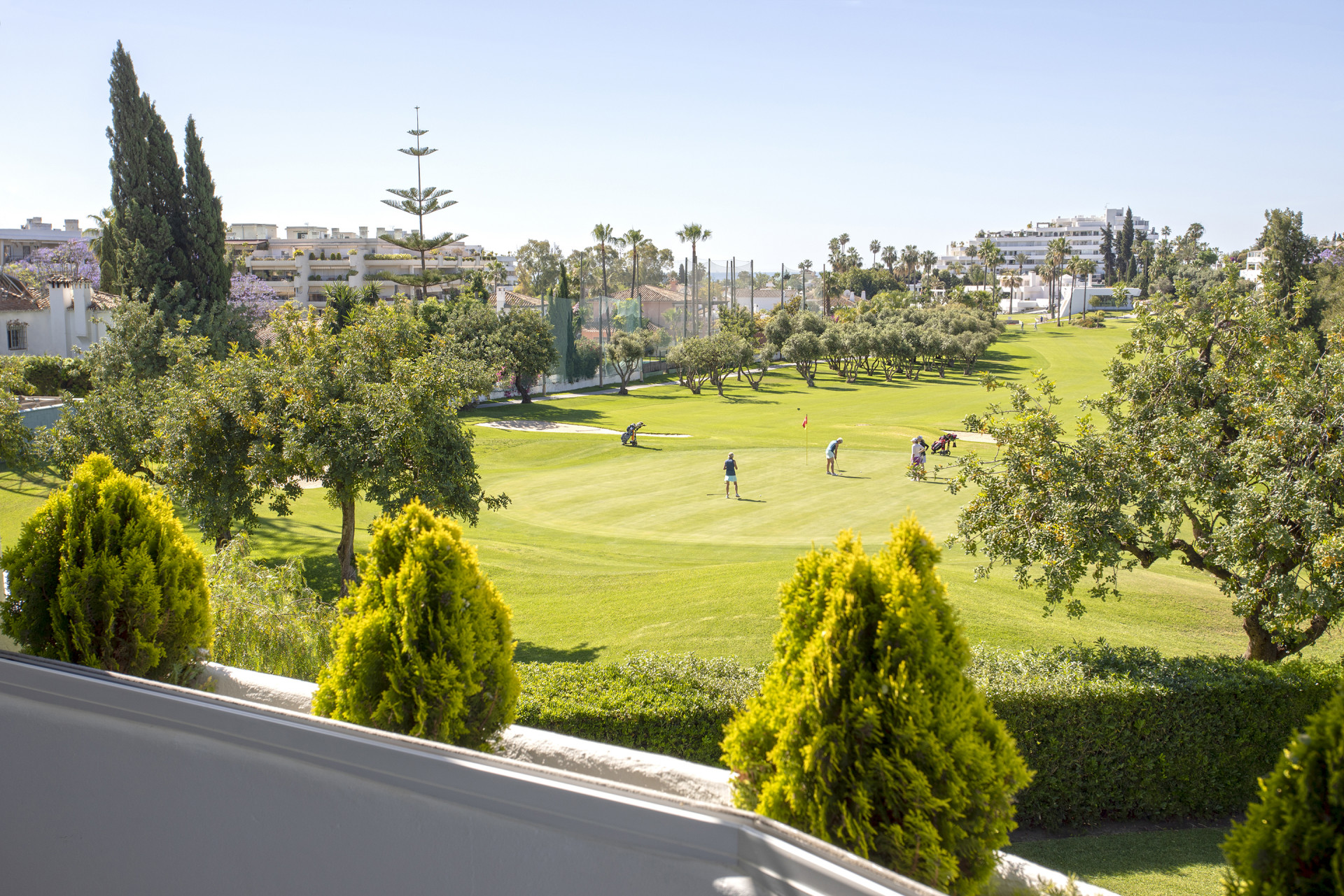 Bright Apartment with Golf Views and Partial Sea Views in Prime Guadalmina Location - Marbella