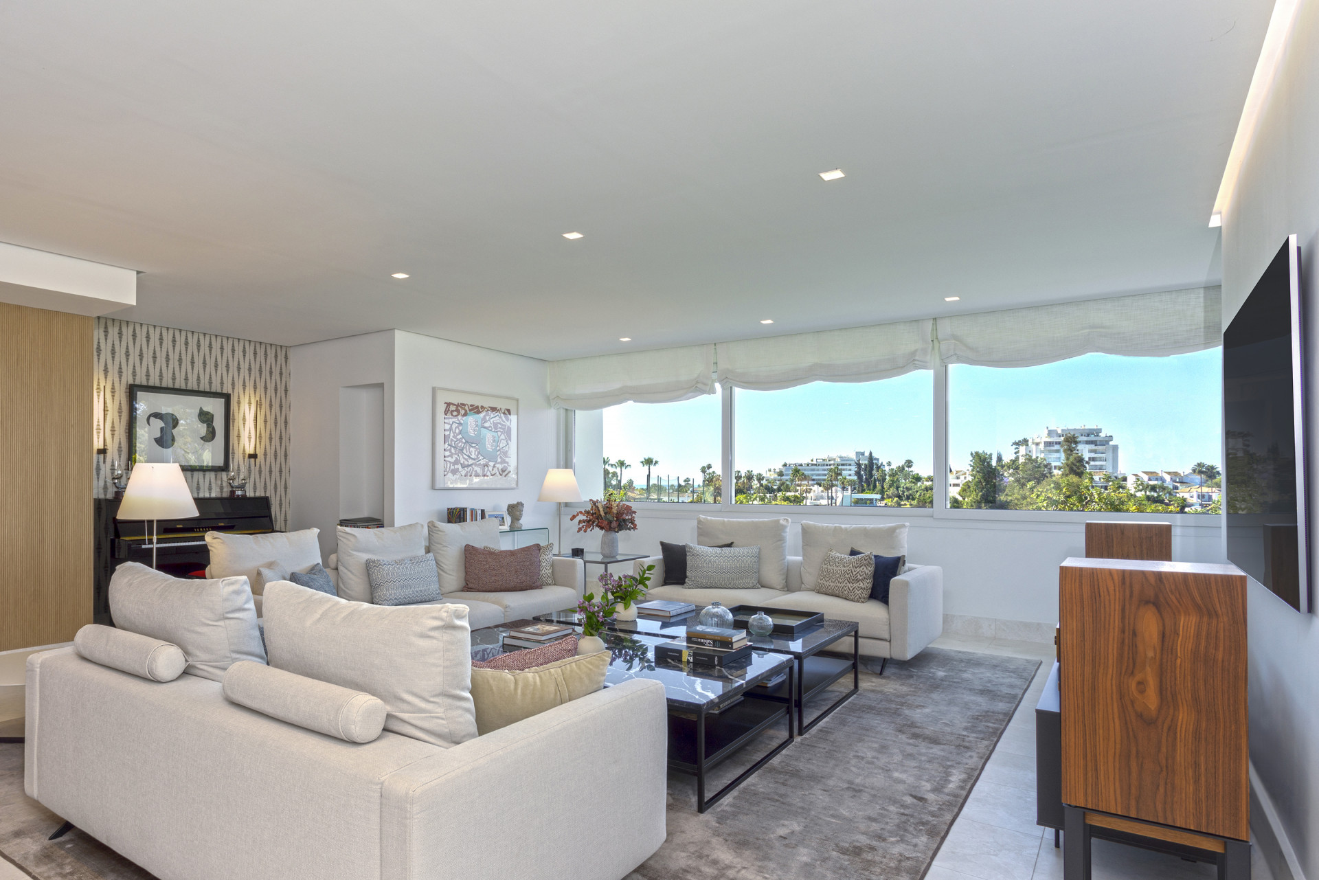 Bright Apartment with Golf Views and Partial Sea Views in Prime Guadalmina Location - Marbella