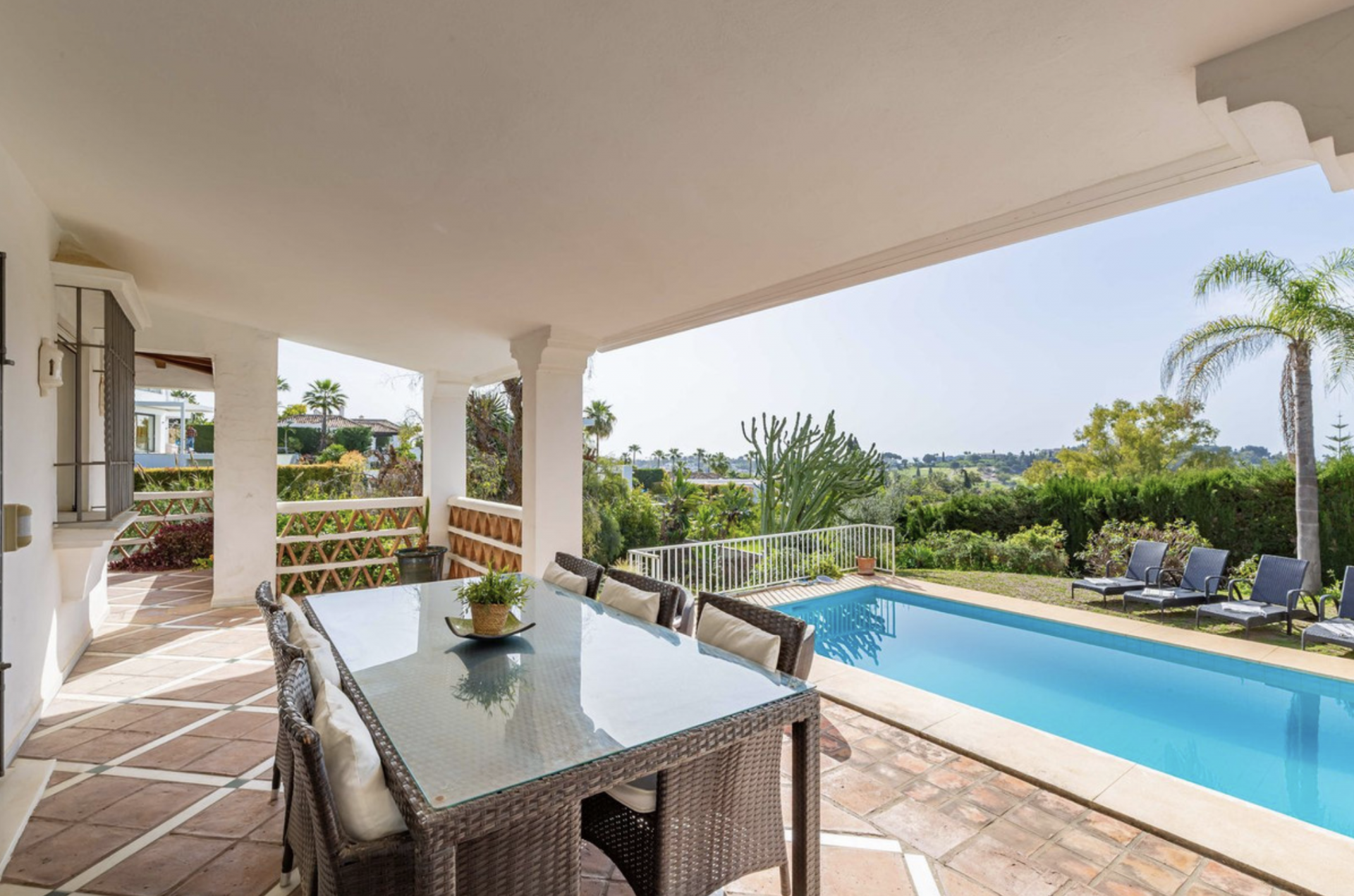 Élégante villa familiale idéale à rénover à El Paraíso Alto
