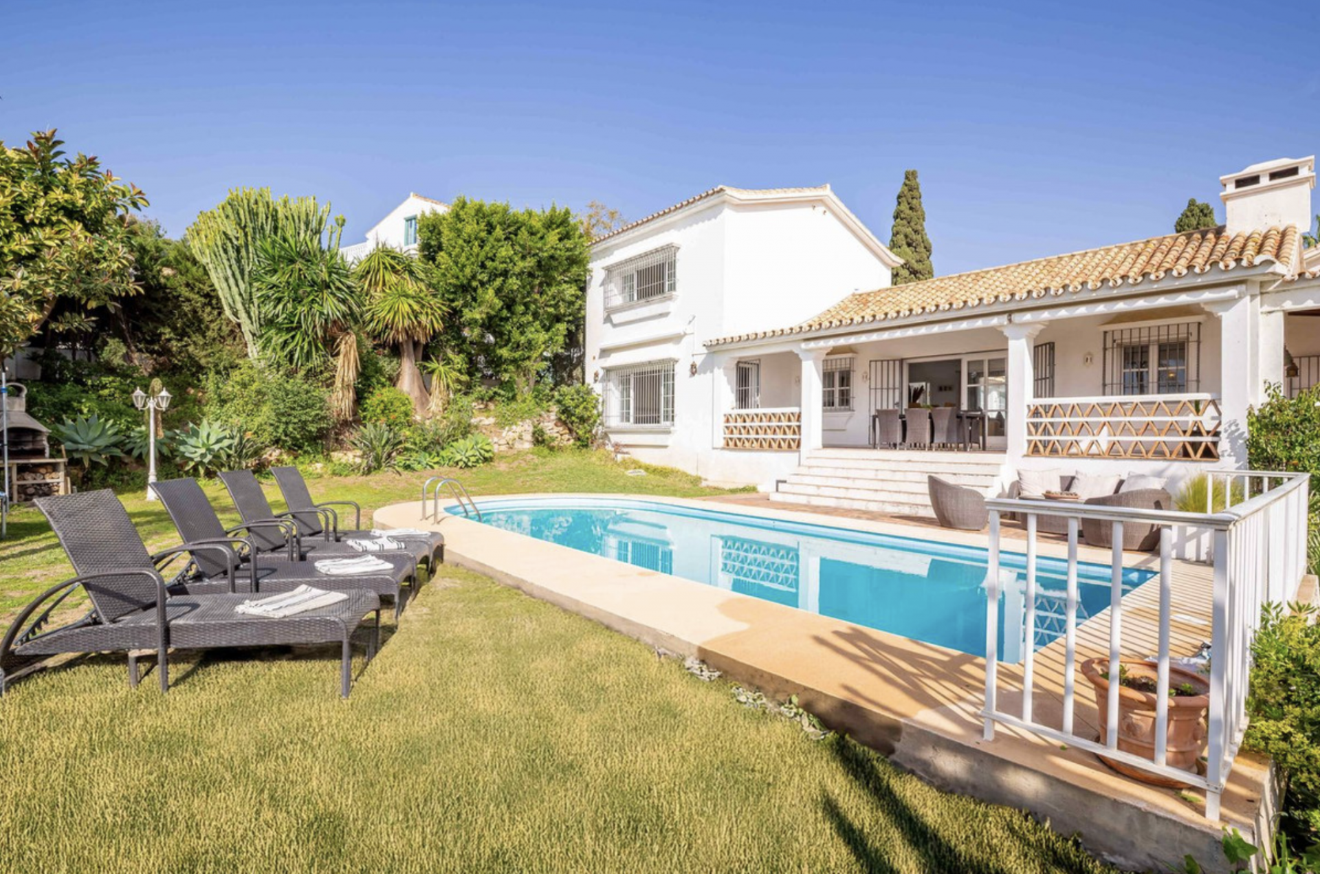 Élégante villa familiale idéale à rénover à El Paraíso Alto