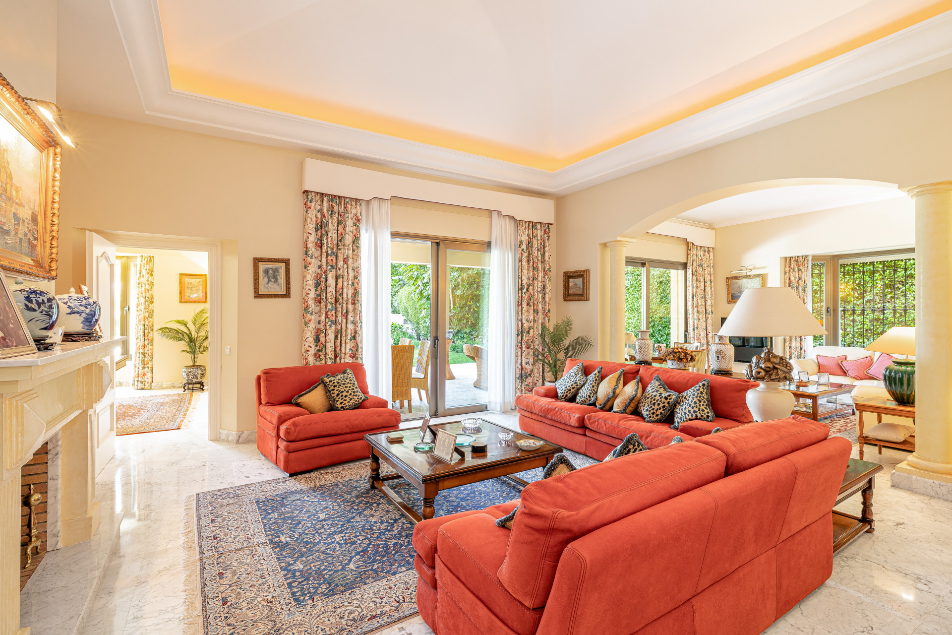 Exclusive luxury villa located on one of the best streets in Guadalmina Baja, very close to the beach